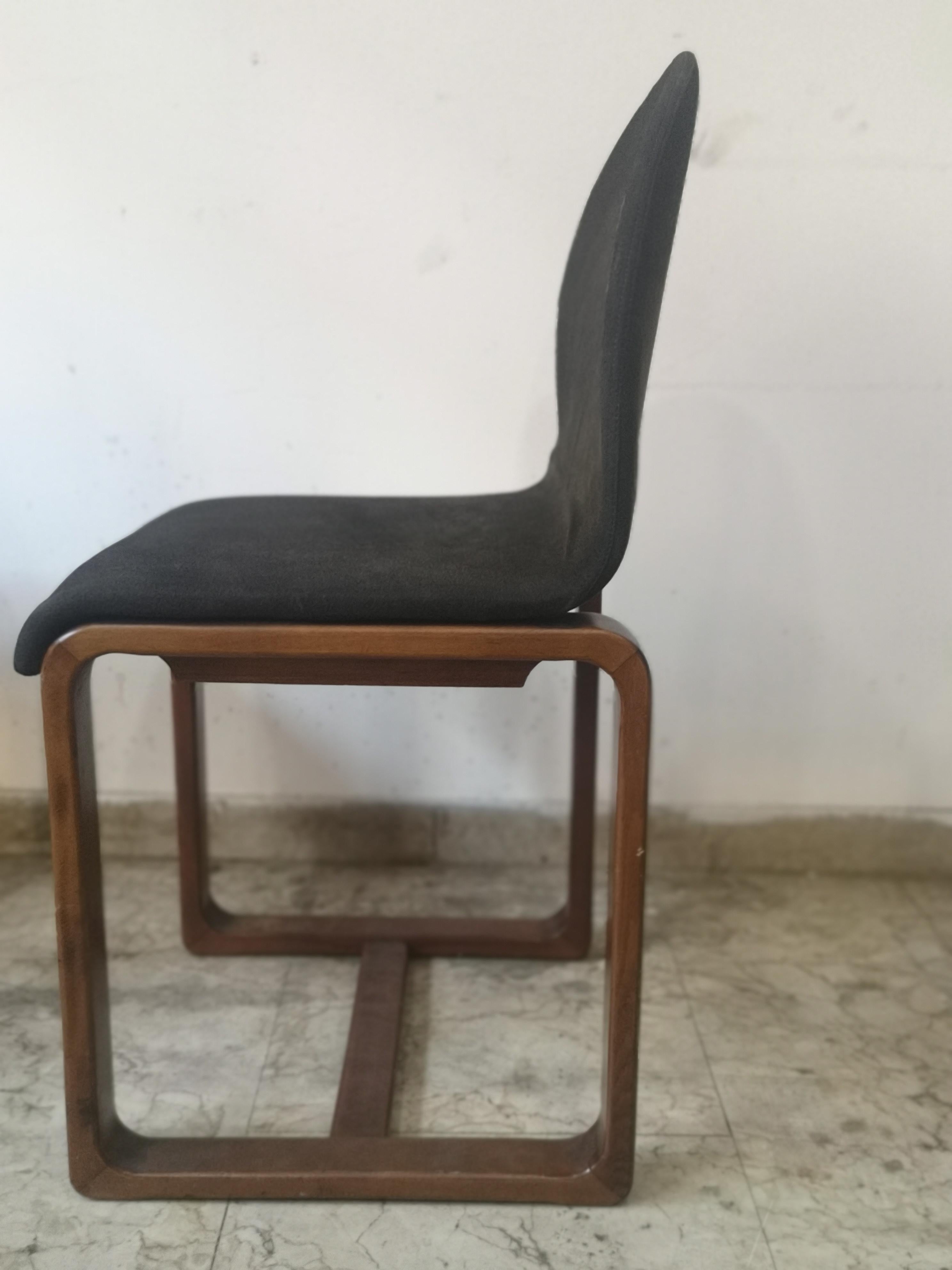 Four wooden and leather chairs in the 1960s Afra & Tobia Scarpa style In Good Condition In Catania, IT