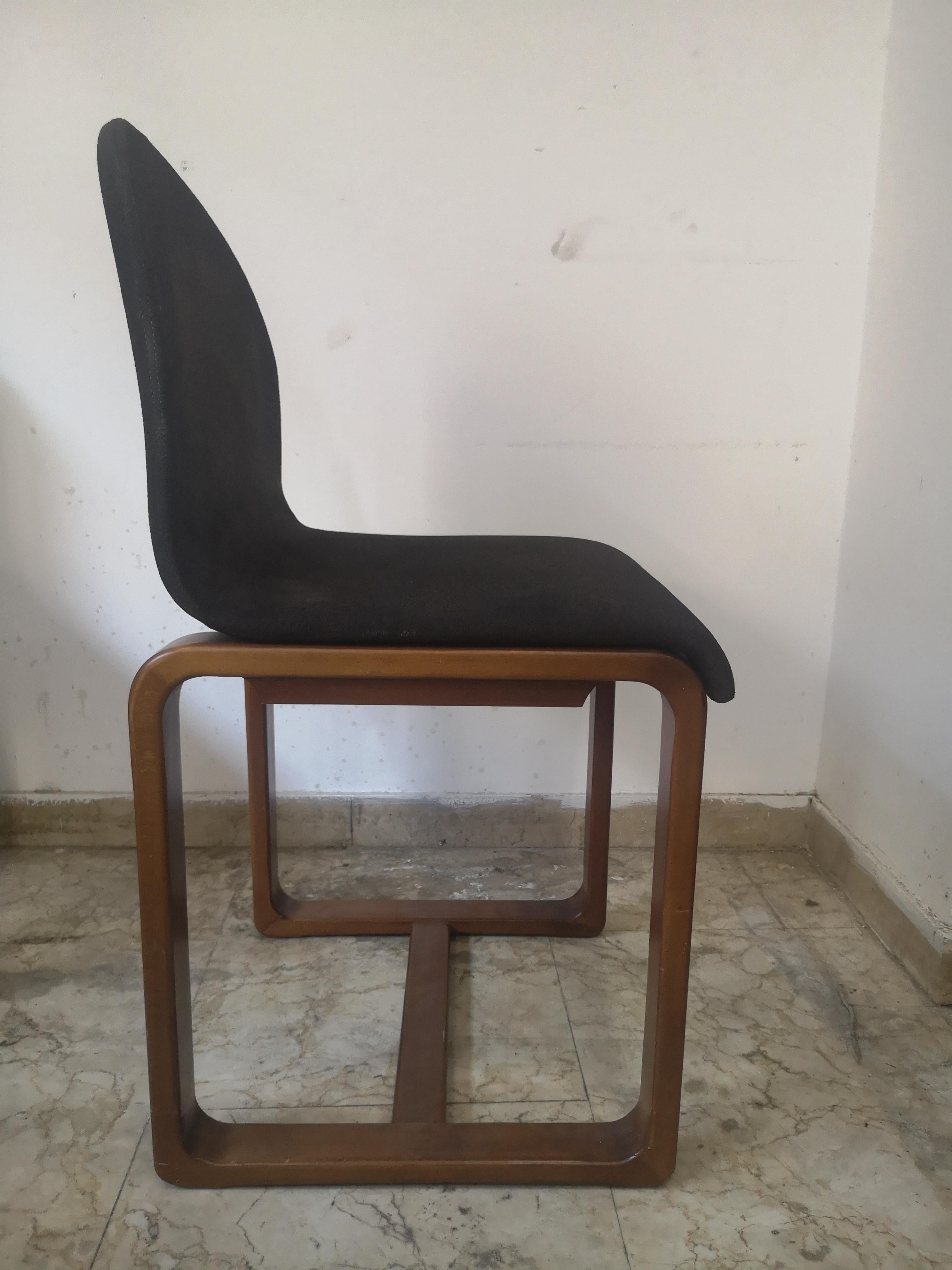 Four wooden and leather chairs in the 1960s Afra & Tobia Scarpa style 1