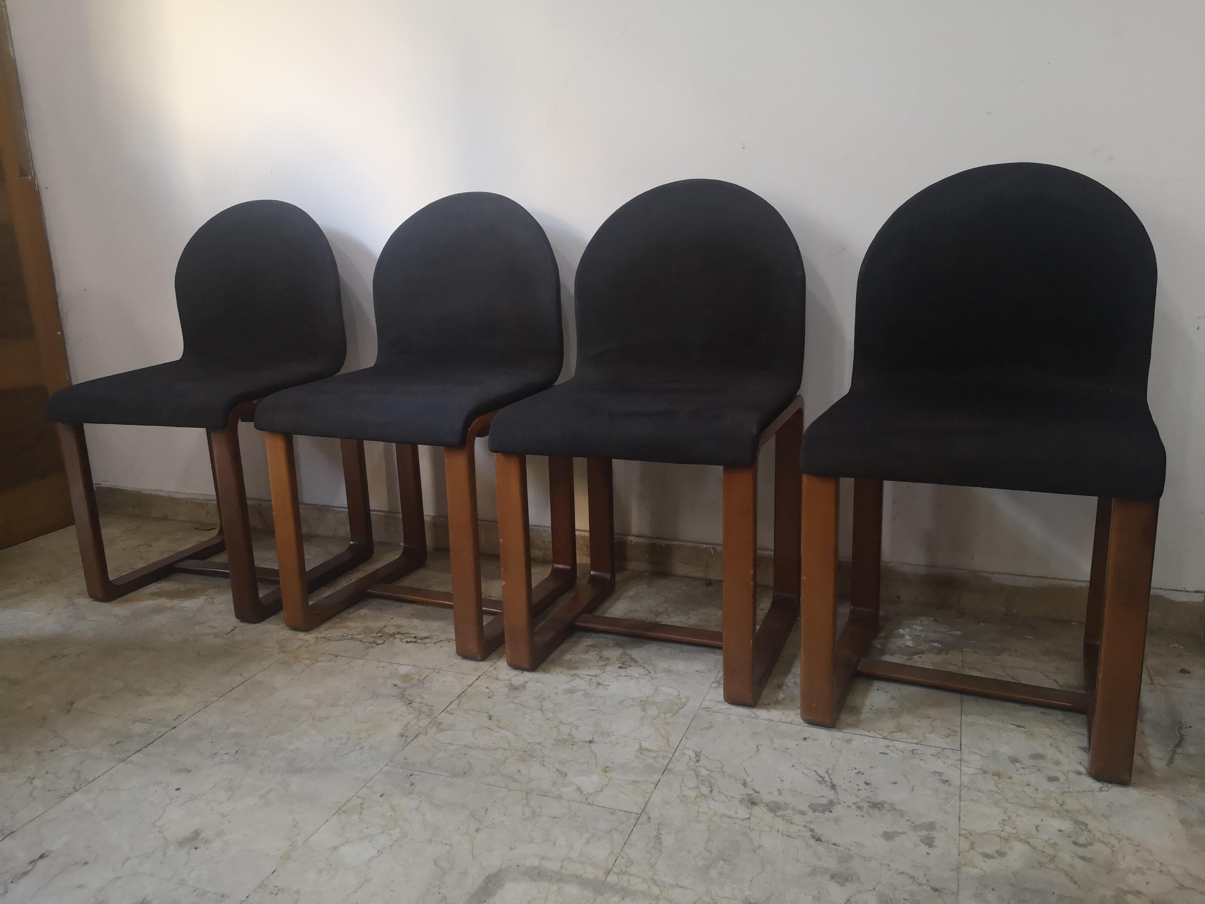 Four wooden and leather chairs in the 1960s Afra & Tobia Scarpa style 2