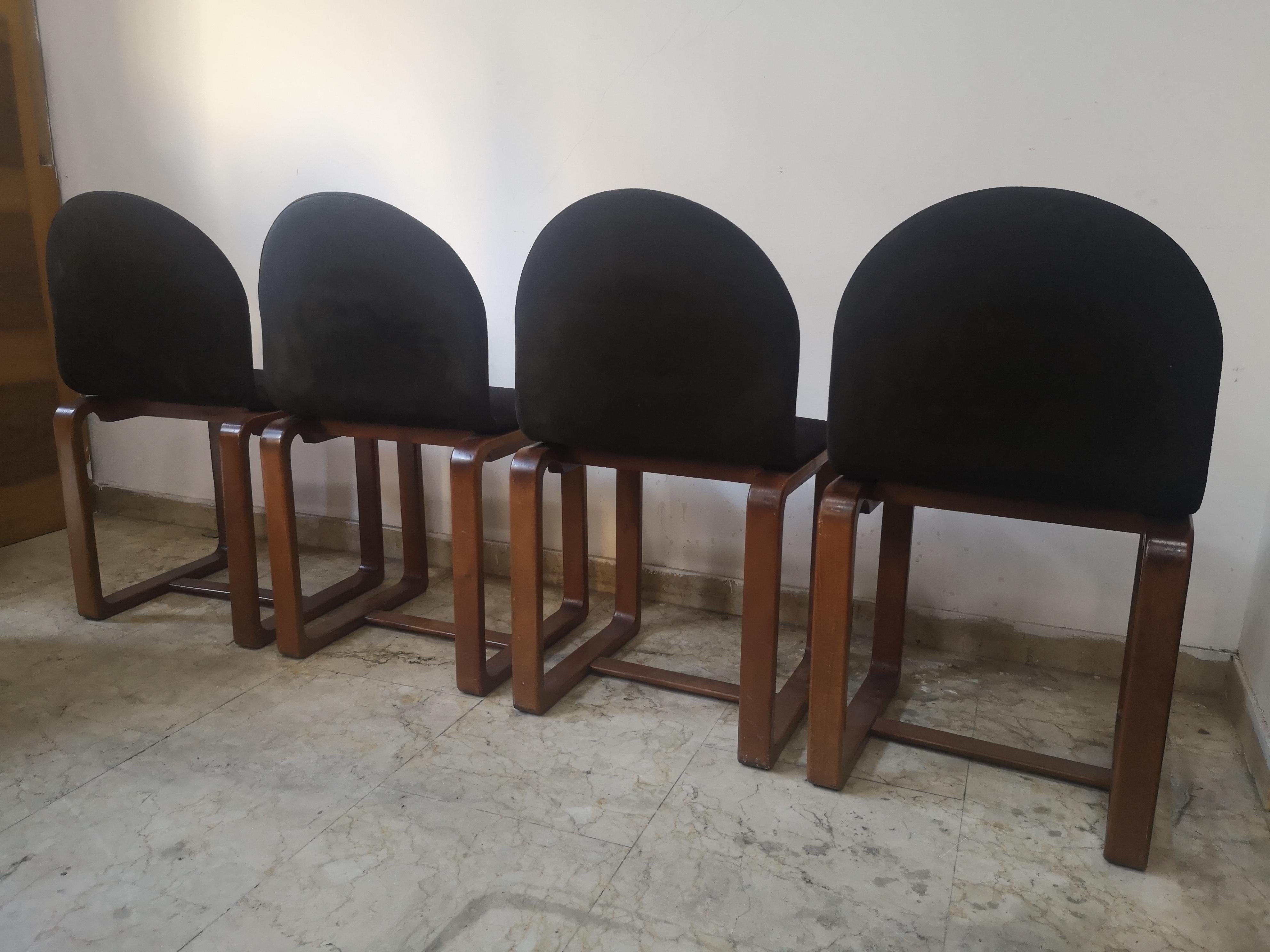 Four wooden and leather chairs in the 1960s Afra & Tobia Scarpa style 3
