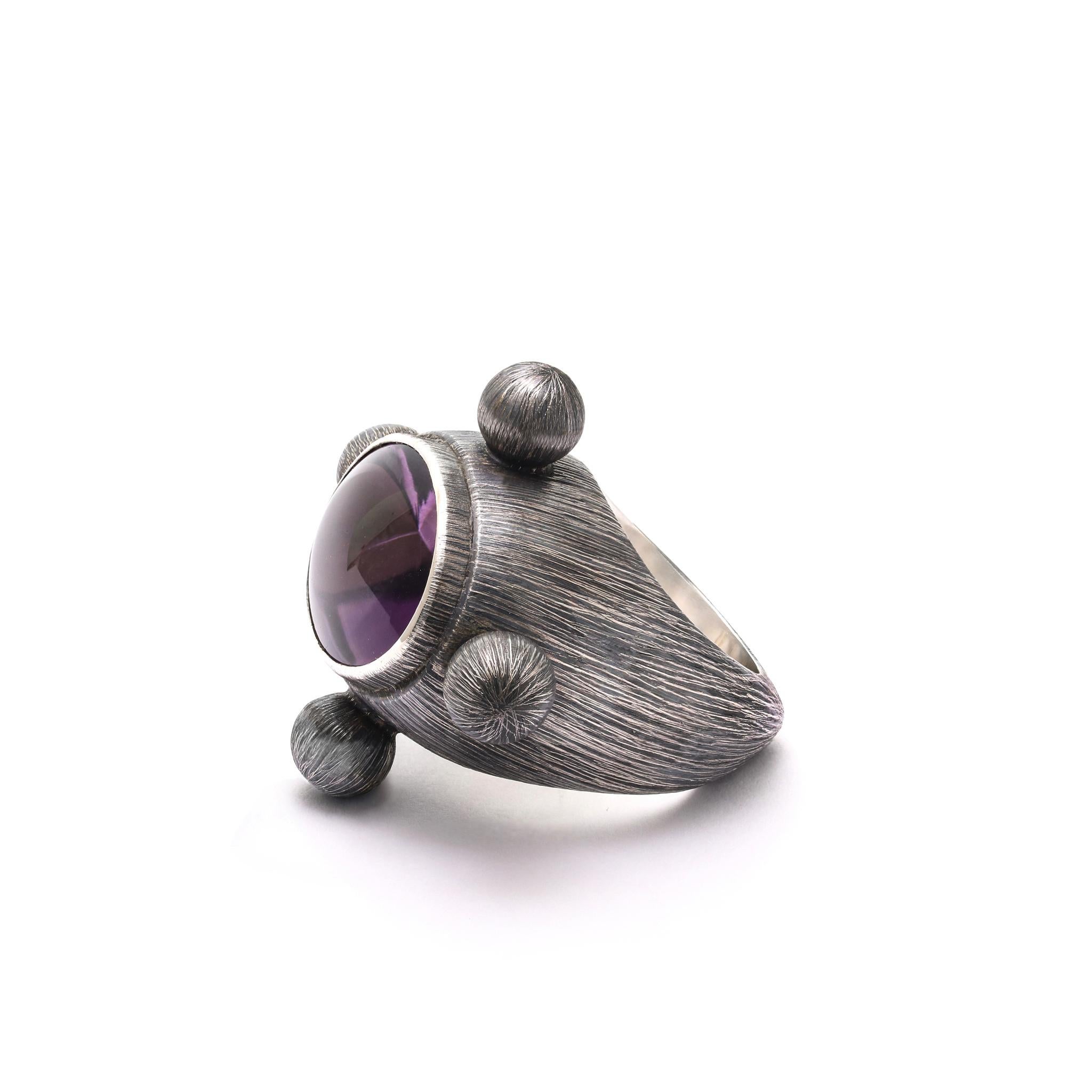 Moderno Anello dei Quattro Mondi in argento sterling disponibile in ametista o quarzo fumé