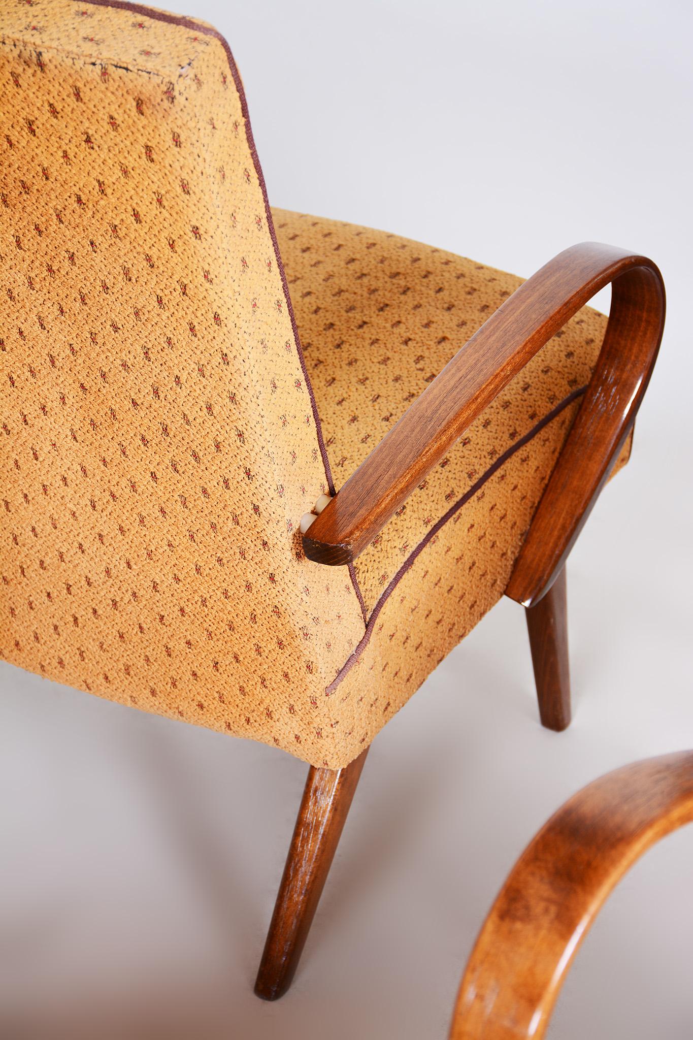 Quatre fauteuils jaunes du milieu du siècle fabriqués en République tchèque dans les années 1950, état d'origine en vente 5