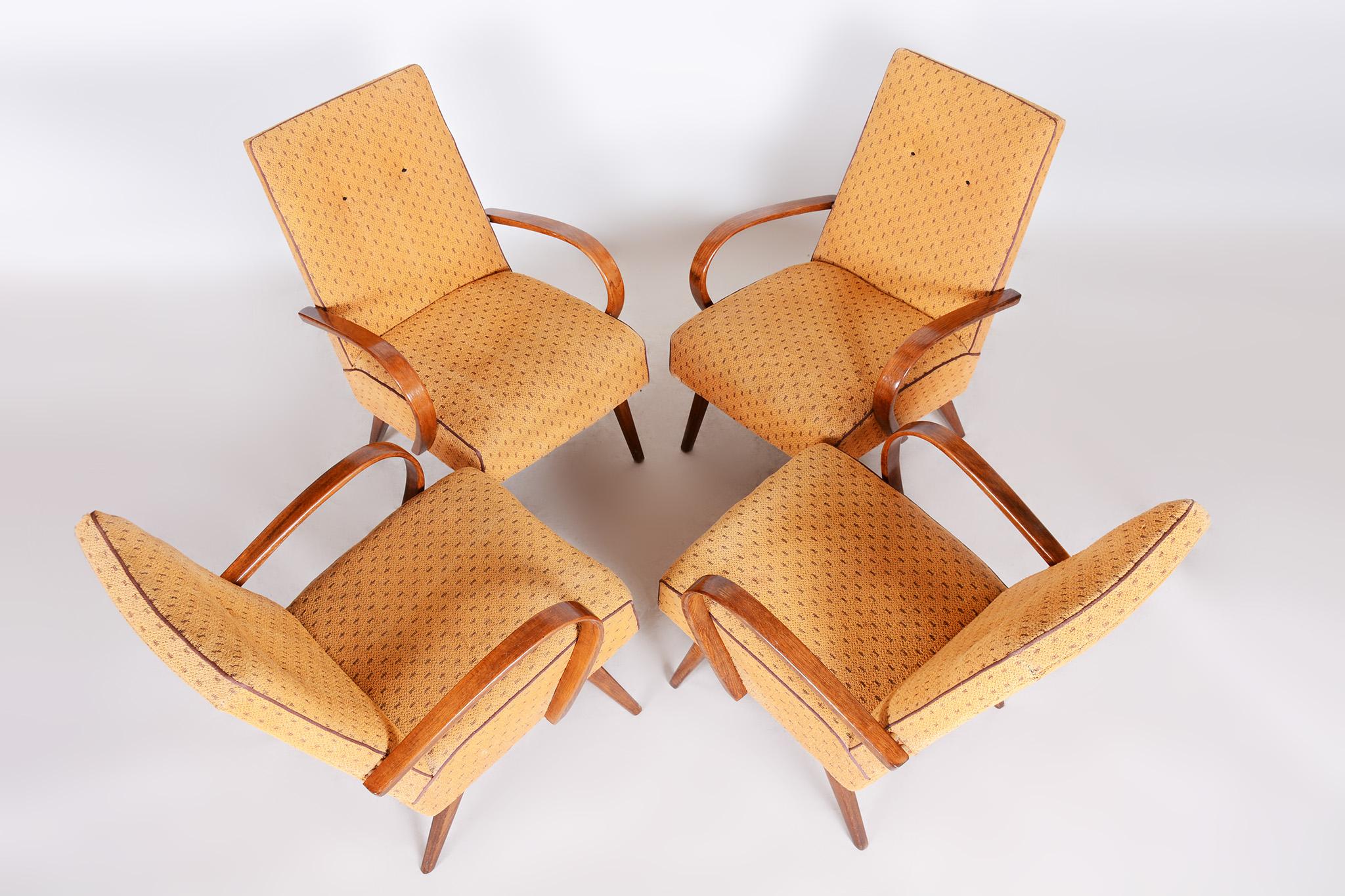 Quatre fauteuils jaunes du milieu du siècle fabriqués en République tchèque dans les années 1950, état d'origine en vente 8