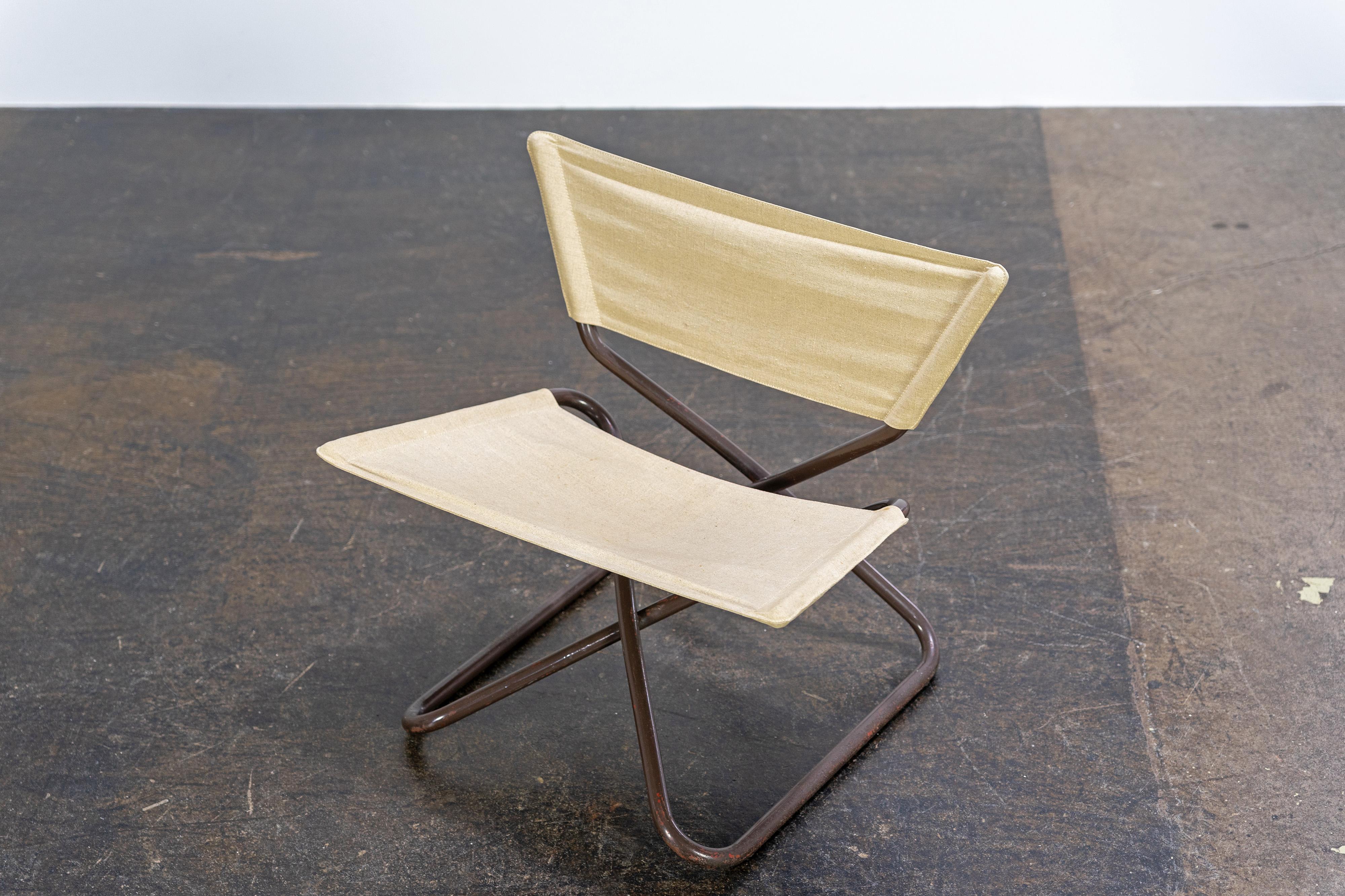 Four Z-Down folding lounge chairs and table by Erik Magnussen, Torben Ørskov For Sale 4