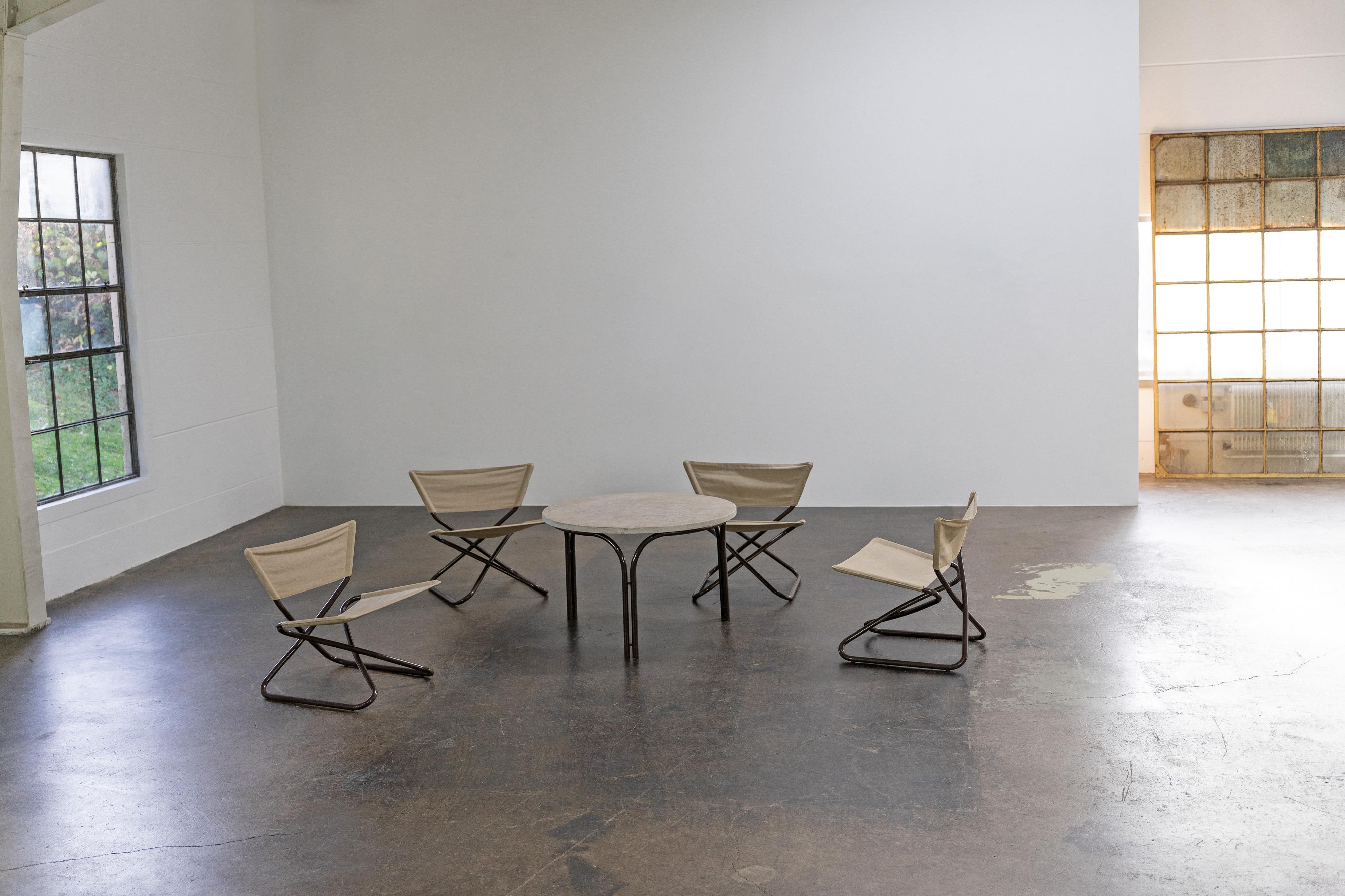Scandinave moderne Quatre chaises longues pliantes Z-Down et une table par Erik Magnussen, Torben Ørskov en vente