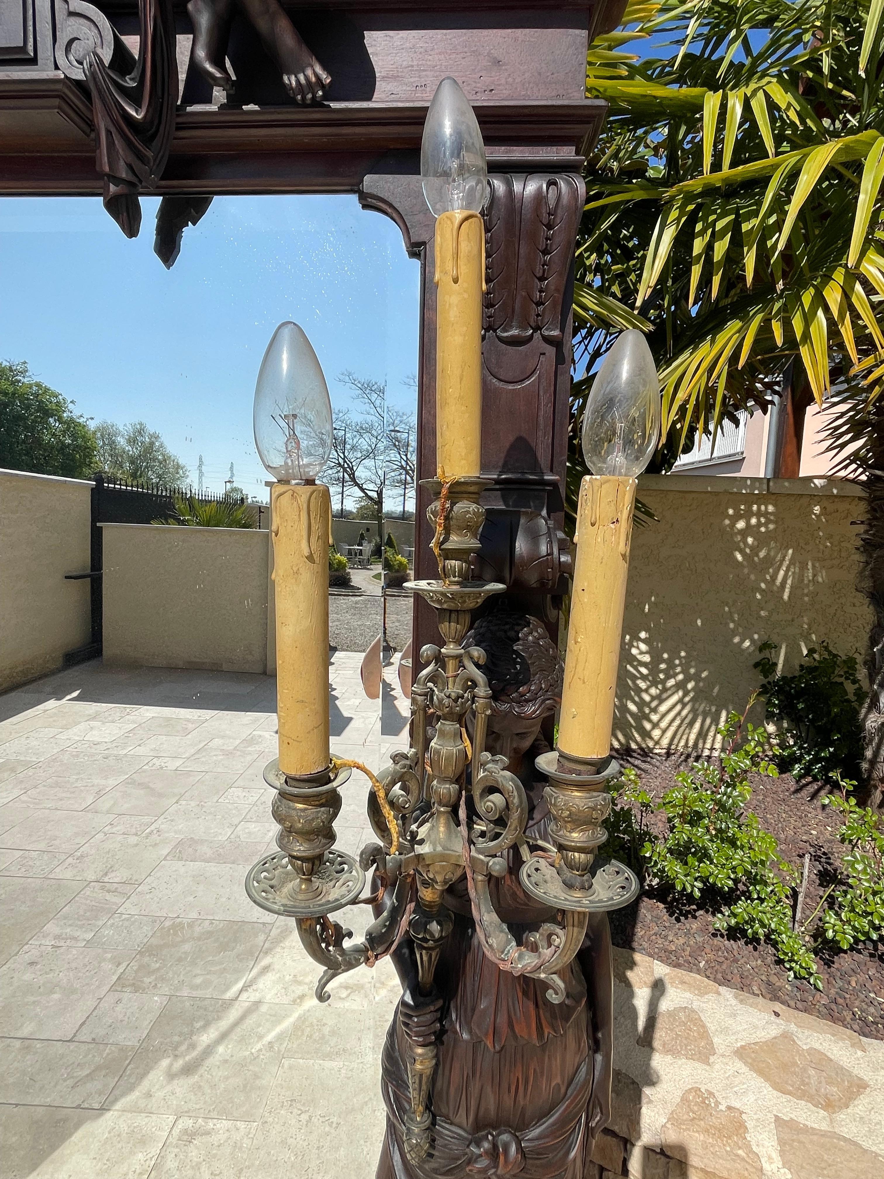 FOURDINOIS - Excepcional espejo de castillo de estilo renacentista en venta 5