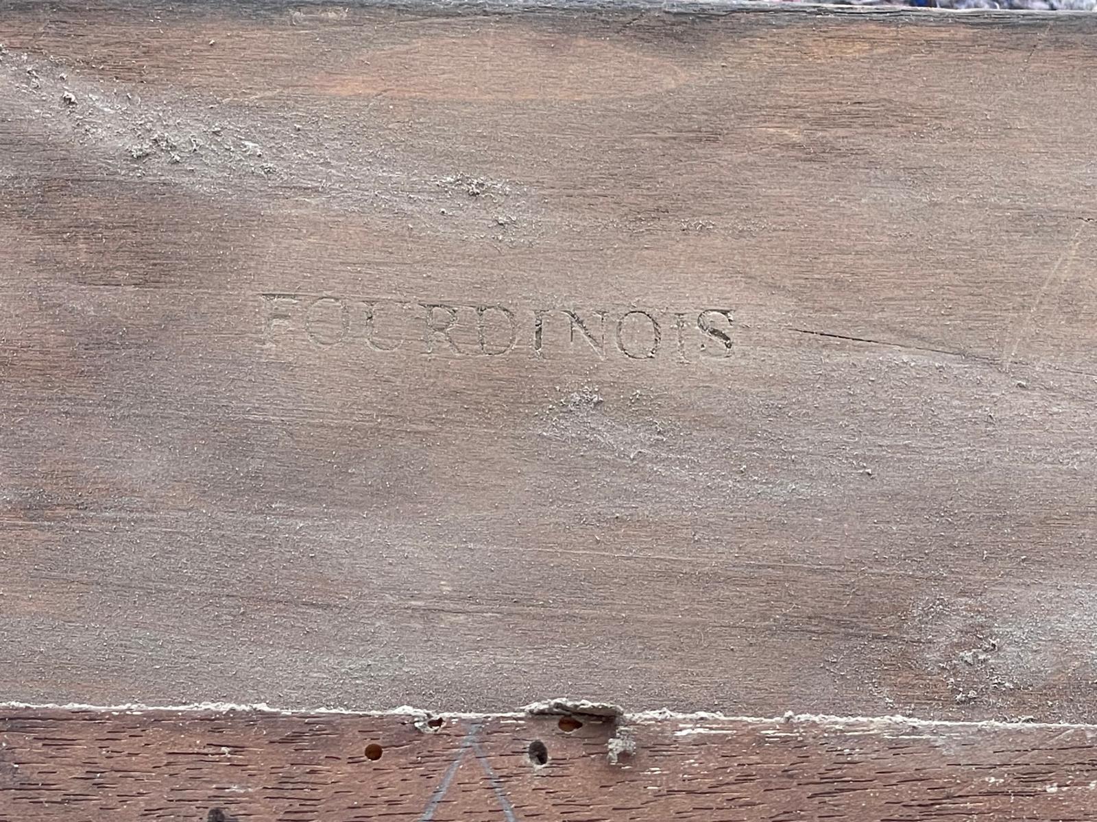 FOURDINOIS - Excepcional espejo de castillo de estilo renacentista en venta 9