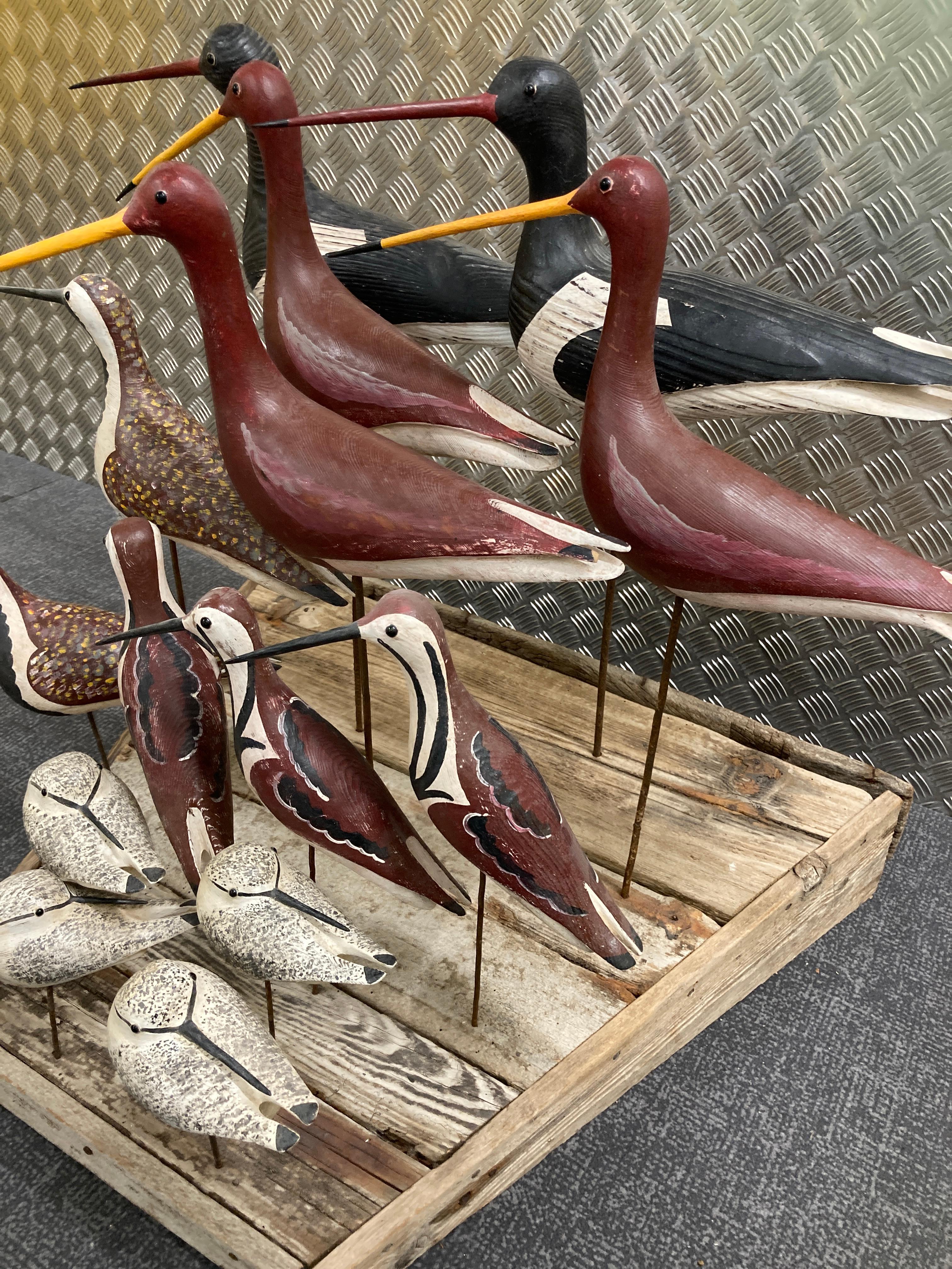 Vierzehn Vögel von Guy Taplin (Handgeschnitzt) im Angebot