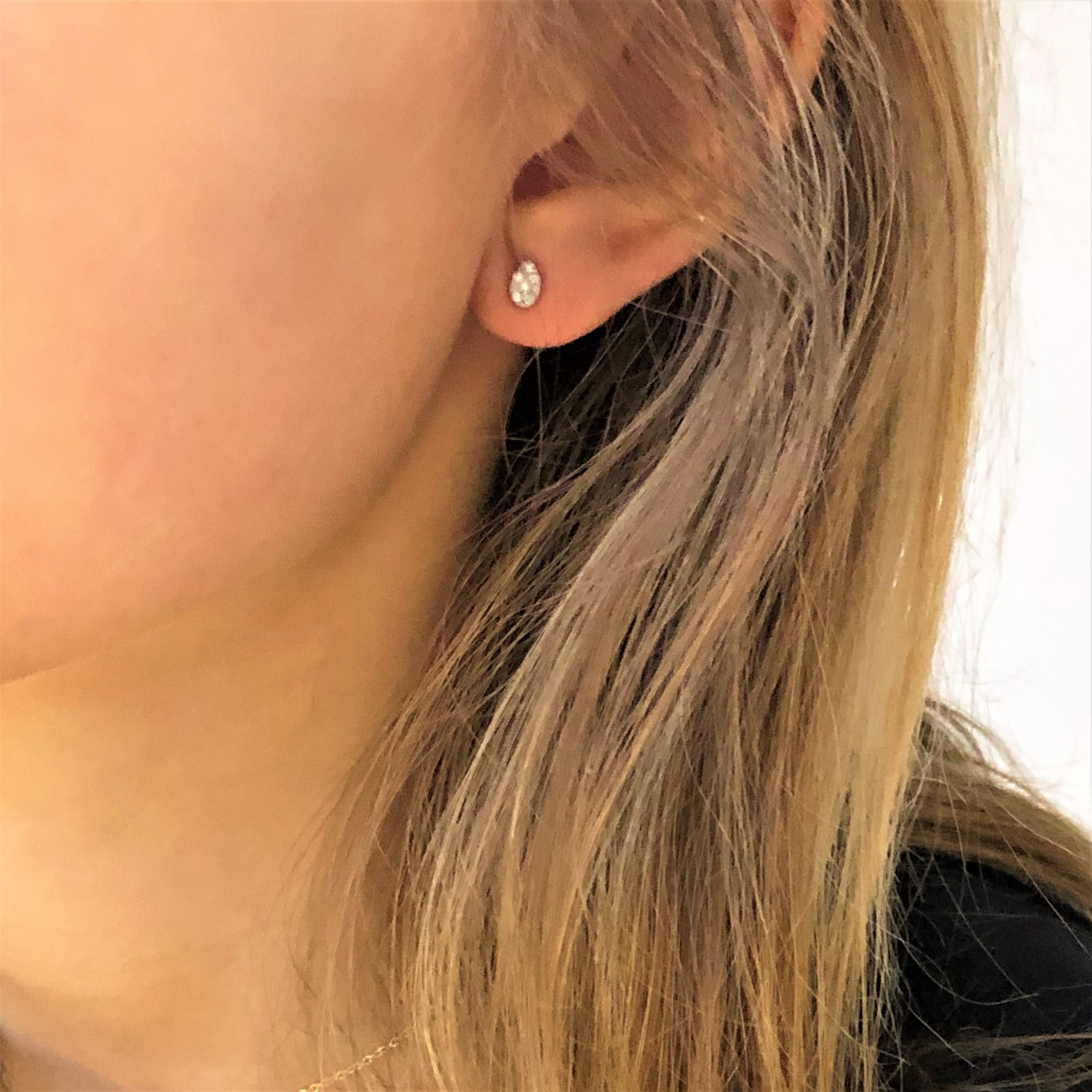 14 karat white gold tiny diamond stud earrings
Pear shape studs measuring 0.25 inch
Round diamond weighing 0.14 carat 
Diamond quality H SI
New Earrings
Handmade in USA
