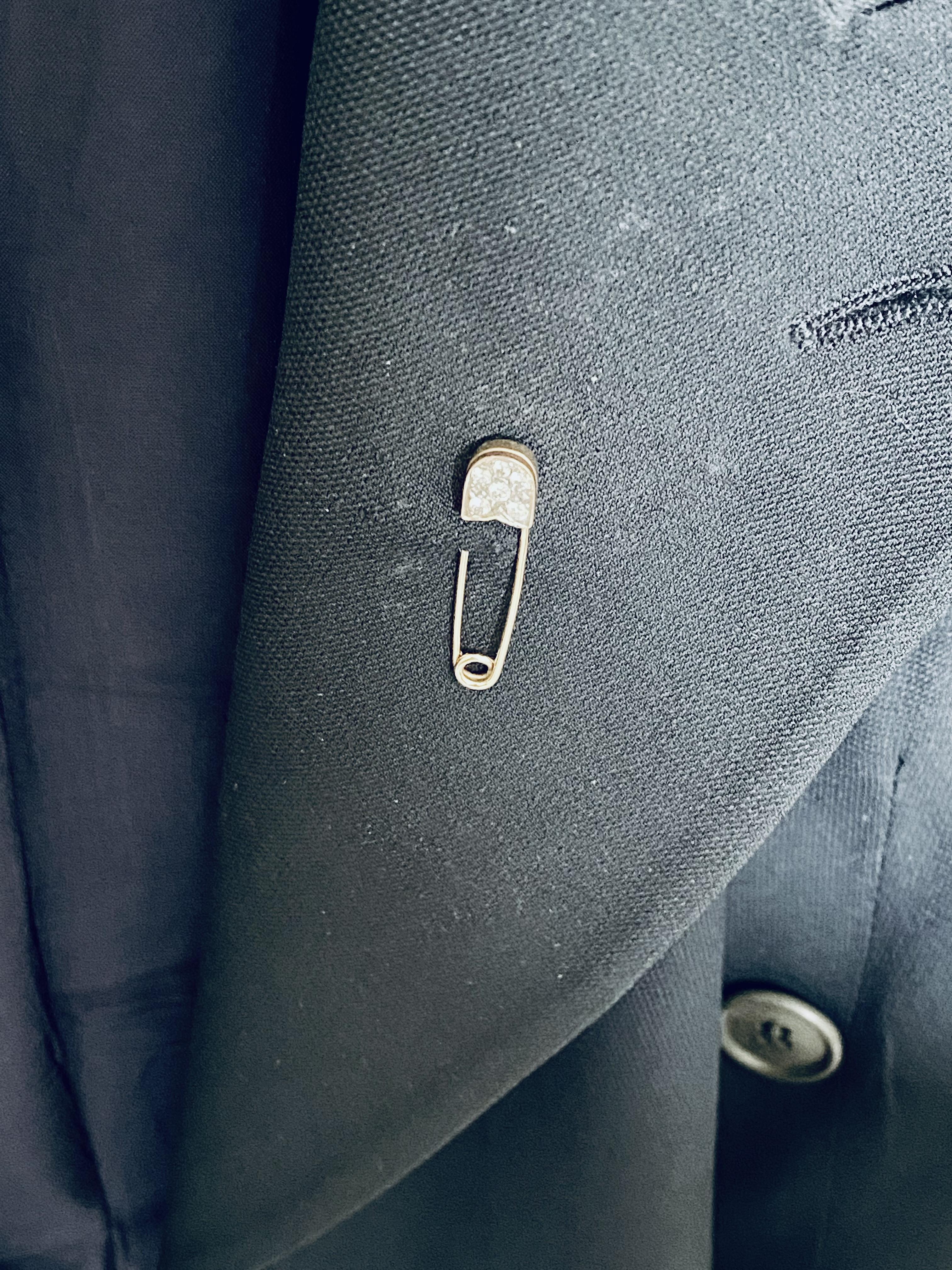 round safety pin