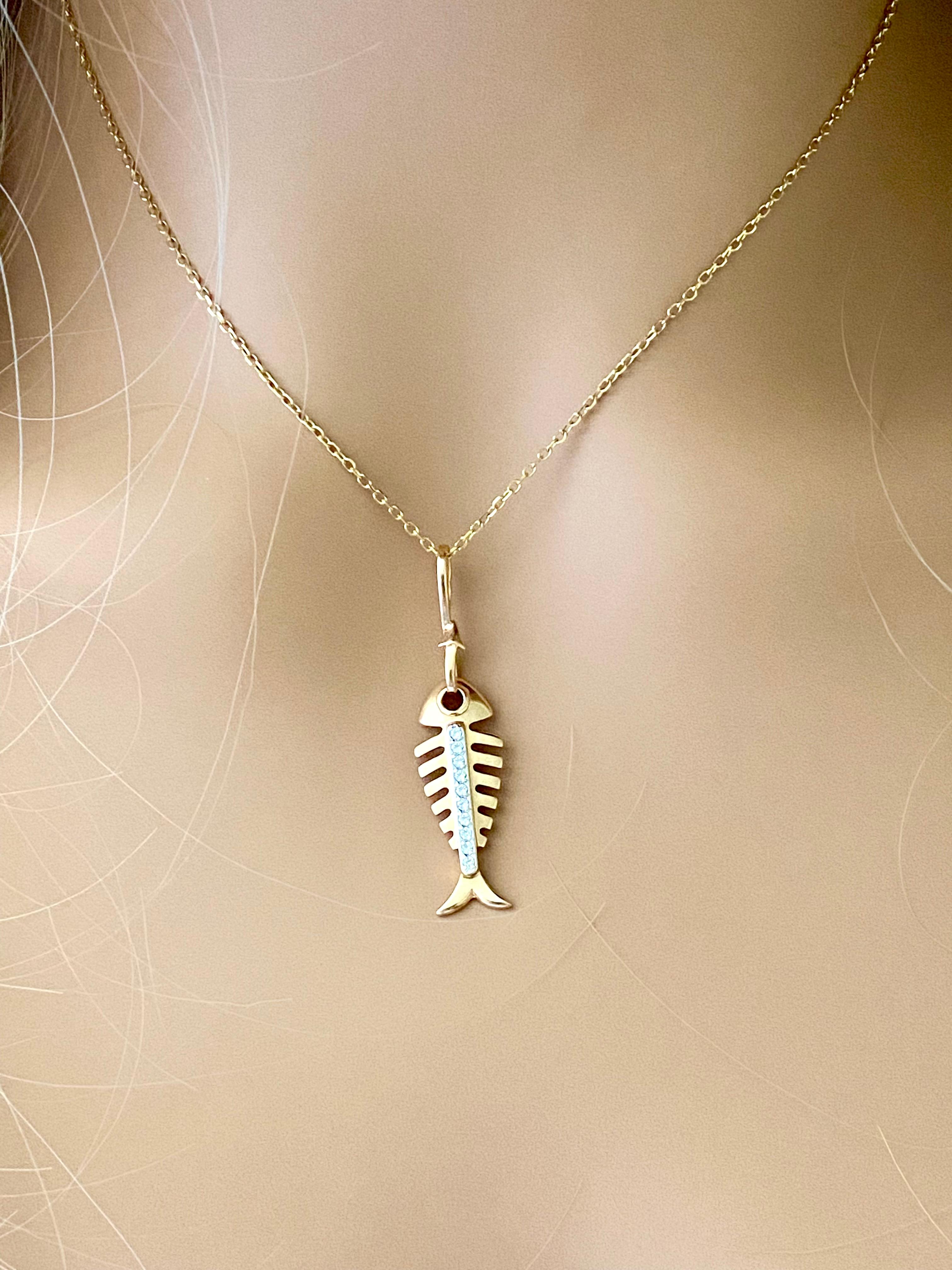 Halskette mit Fisch-Charm-Anhänger aus vierzehn Karat Gelbgold mit Diamanten 2