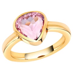 Bague cocktail à dôme en forme de cœur en or jaune quatorze carats avec lunette en kunzite