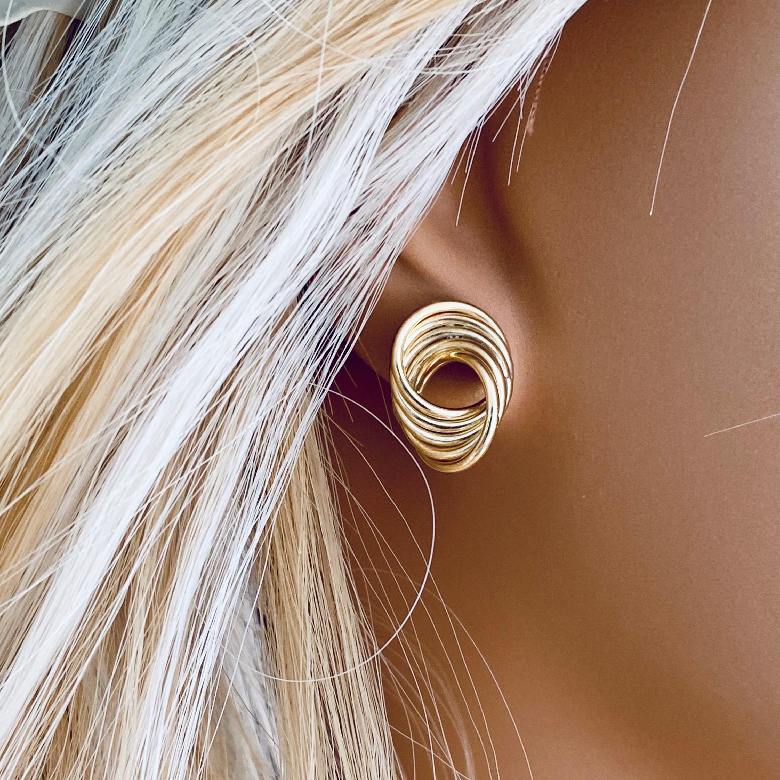Fourteen Karat Yellow Gold Swirl Shaped Modernist 1.10 Inch Stud Earrings For Sale 2