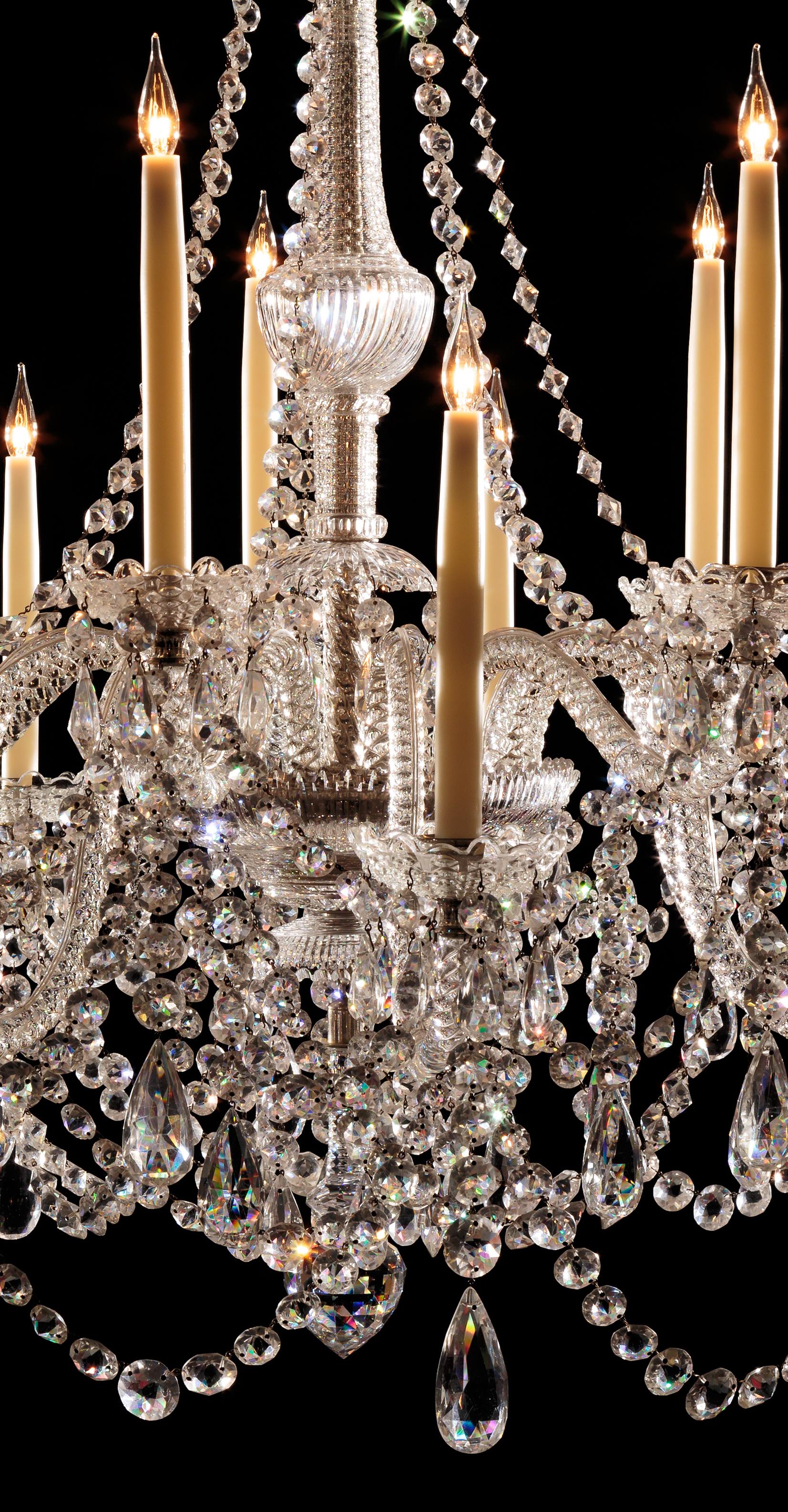 19th Century Crystal Fourteen-Light Chandelier by Perry, of Wonderful Color In Excellent Condition For Sale In London, GB