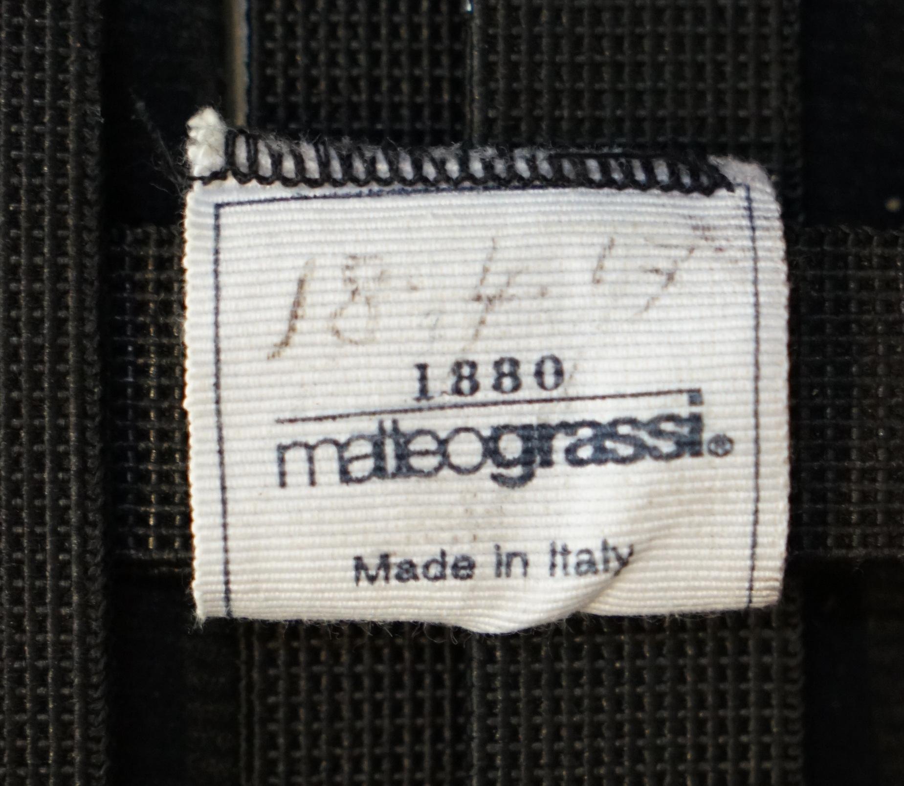 Royal House Antiques

The House Antiques a le plaisir de proposer à la vente ce très rare ensemble de quatorze chaises de salle à manger Cab 412 de Mario Bellini pour Matteo Grassi, datant de 1977 et entièrement restaurées.

Veuillez noter que les