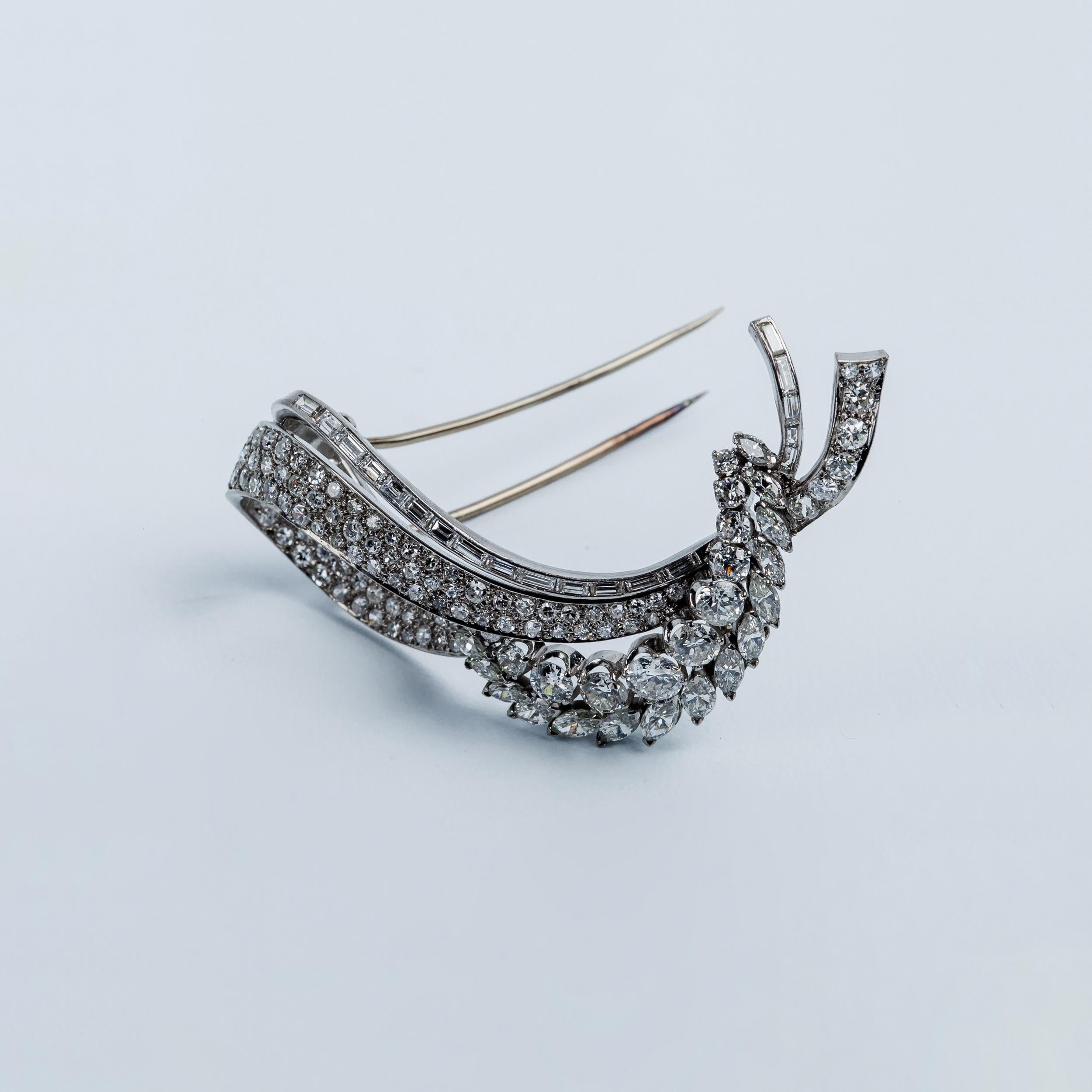 1940s Spike Platinum Brooch with Marquisse and Baguette White Diamonds In Good Condition For Sale In Bilbao, ES