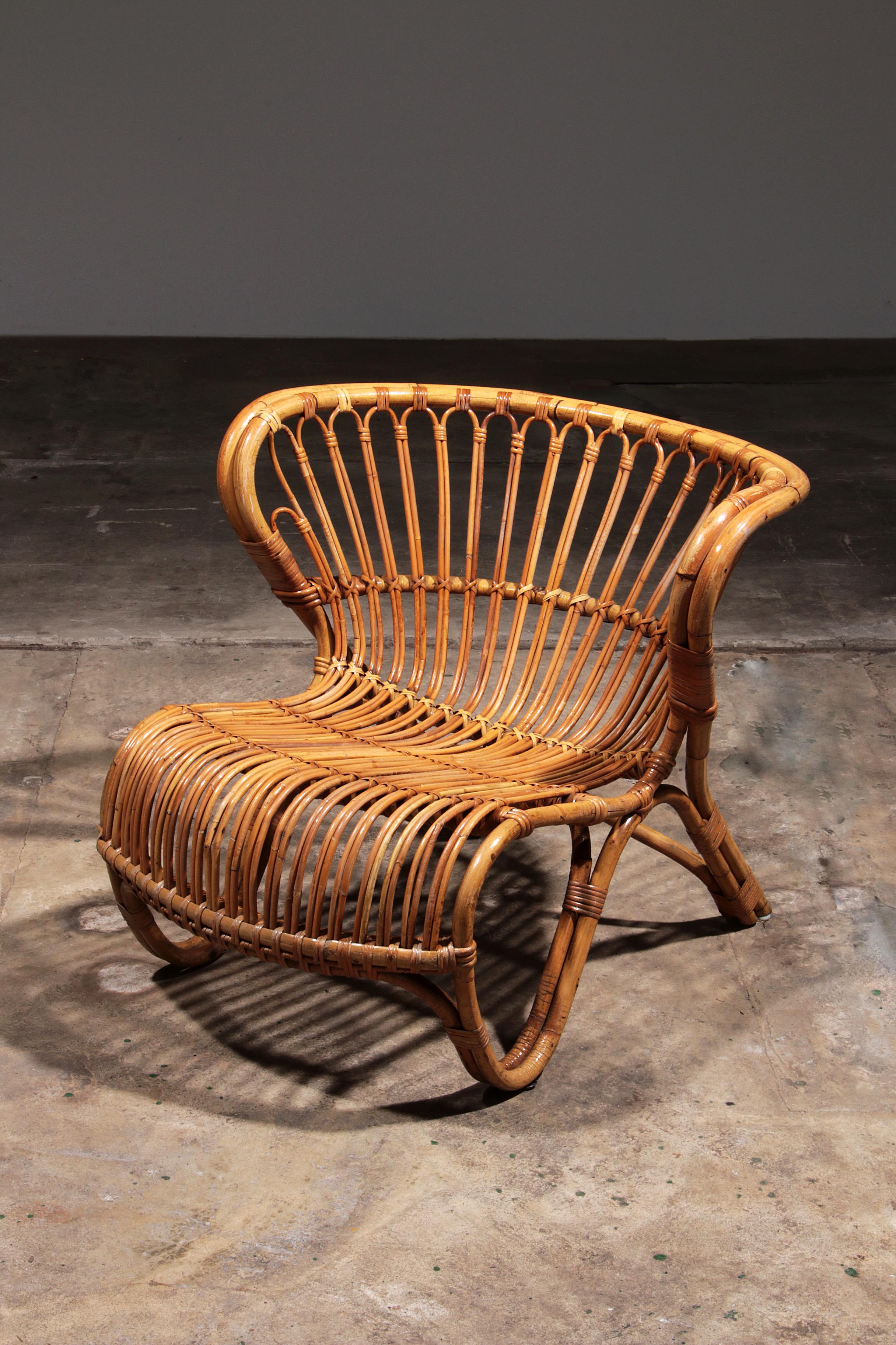 The Fox Chair, designed in 1936 by renowned Danish designer Viggo Boesen, is a timeless piece that brings a touch of classic elegance to any space. Crafted with a sturdy frame of thick, curved Manau and Tohiti rattan, this chair combines durability