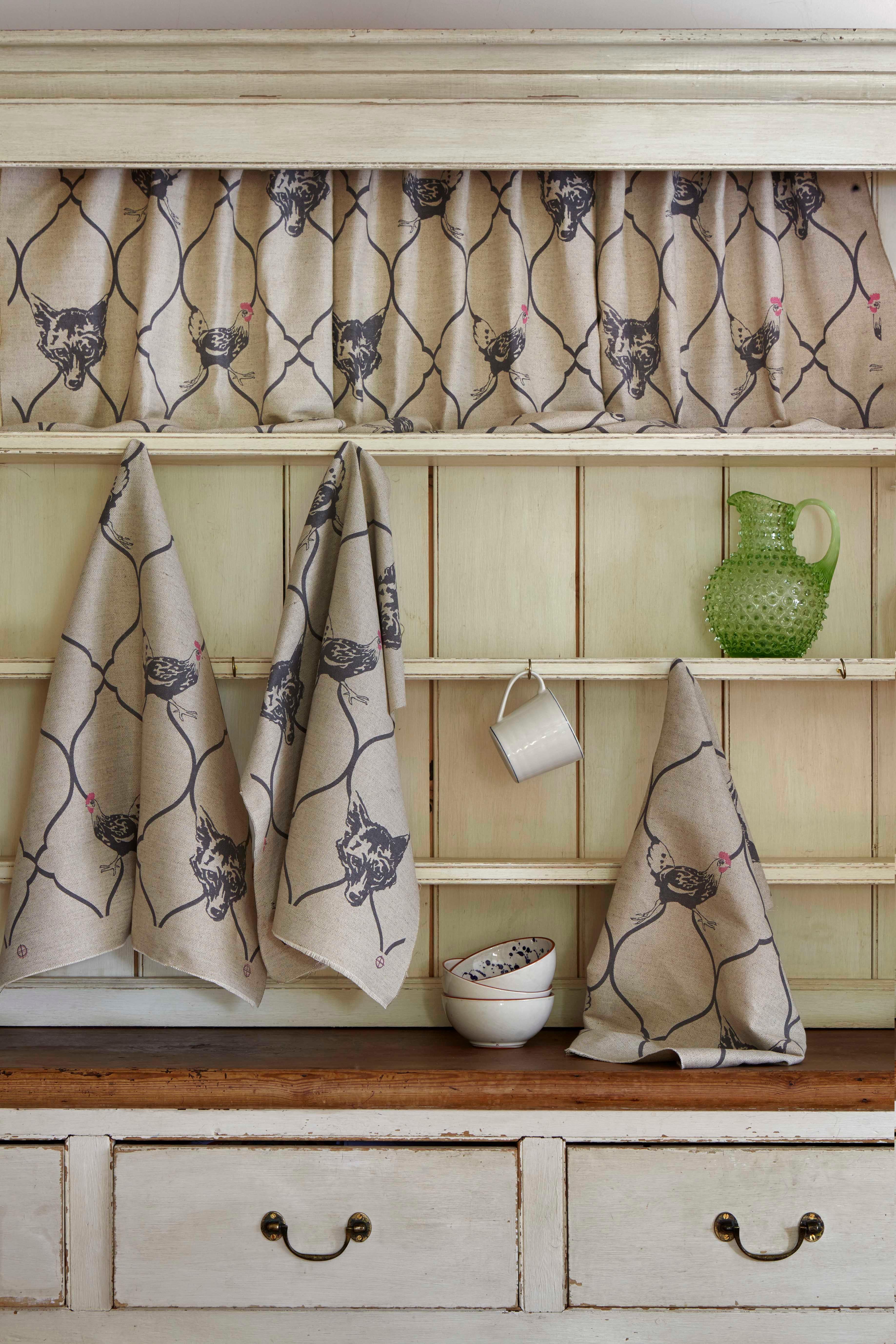British 'Fox & Hen' Contemporary, Traditional Fabric in Charcoal/Pink on Natural For Sale