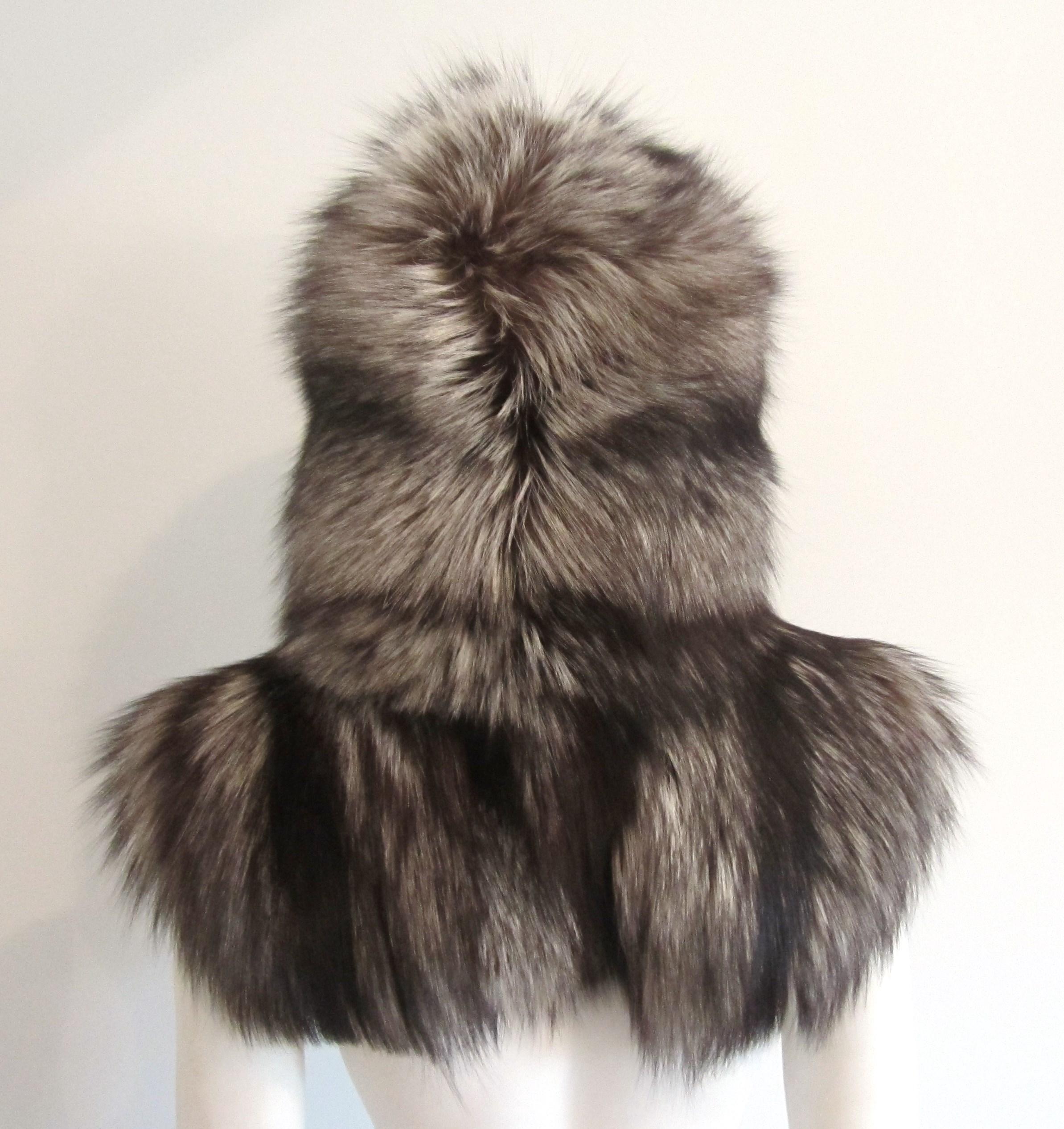 Fox Silver tipped Fur Hooded Shrug Capelet ONE size  In Excellent Condition In Wallkill, NY
