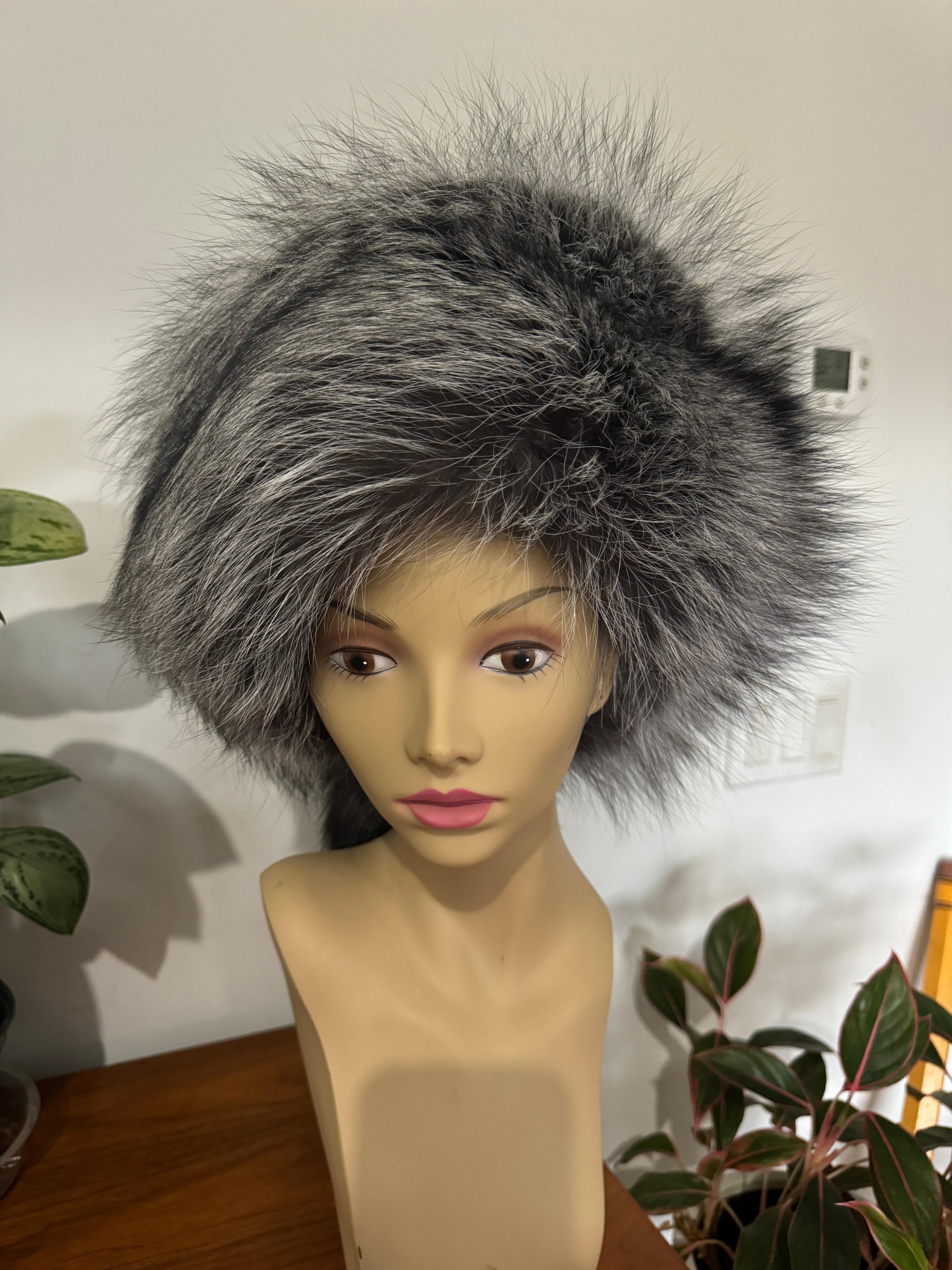 Cappello da trapper con coda di volpe con punta d'argento in vendita 3