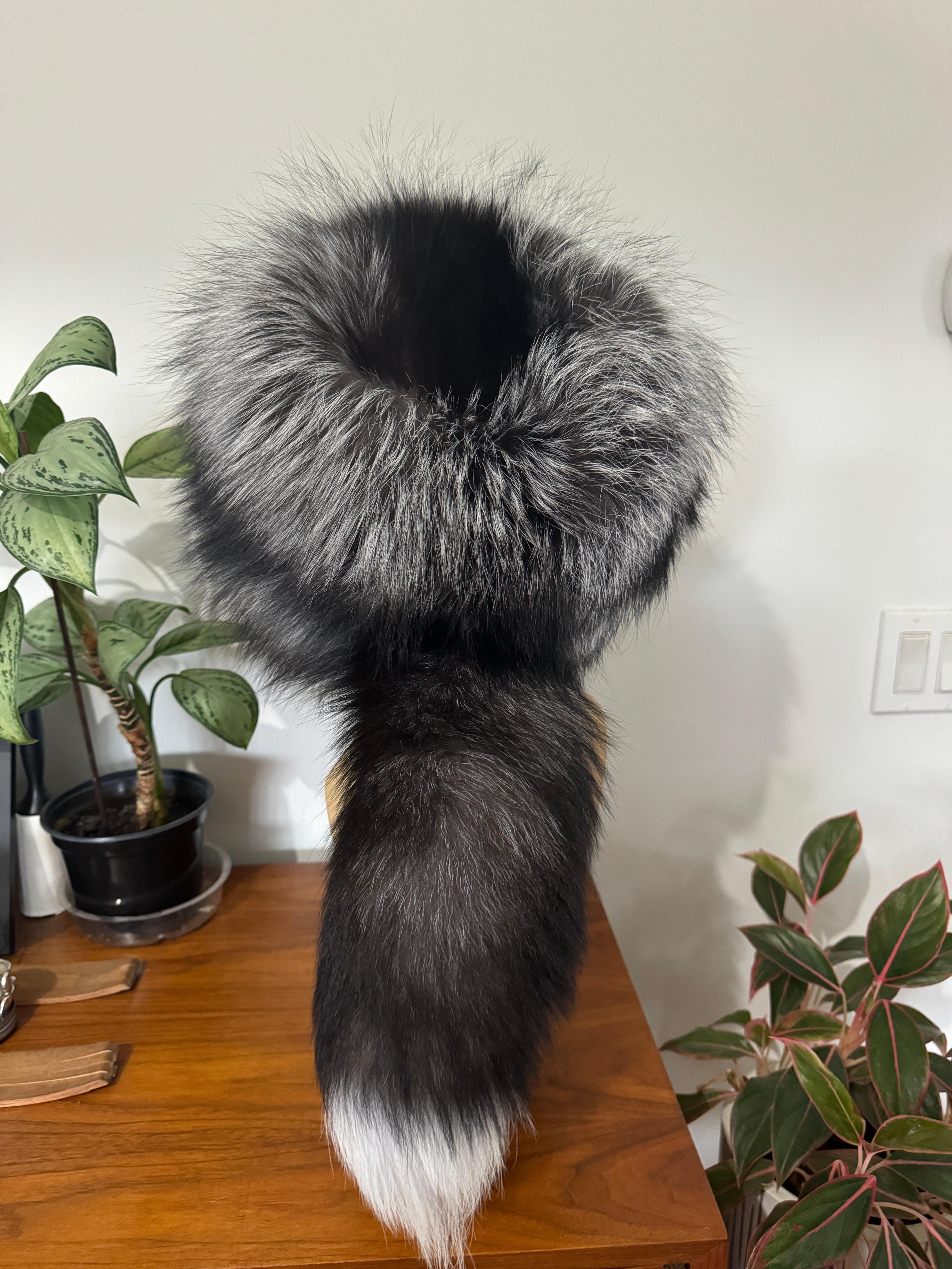 Cappello da trapper con coda di volpe con punta d'argento in vendita 5