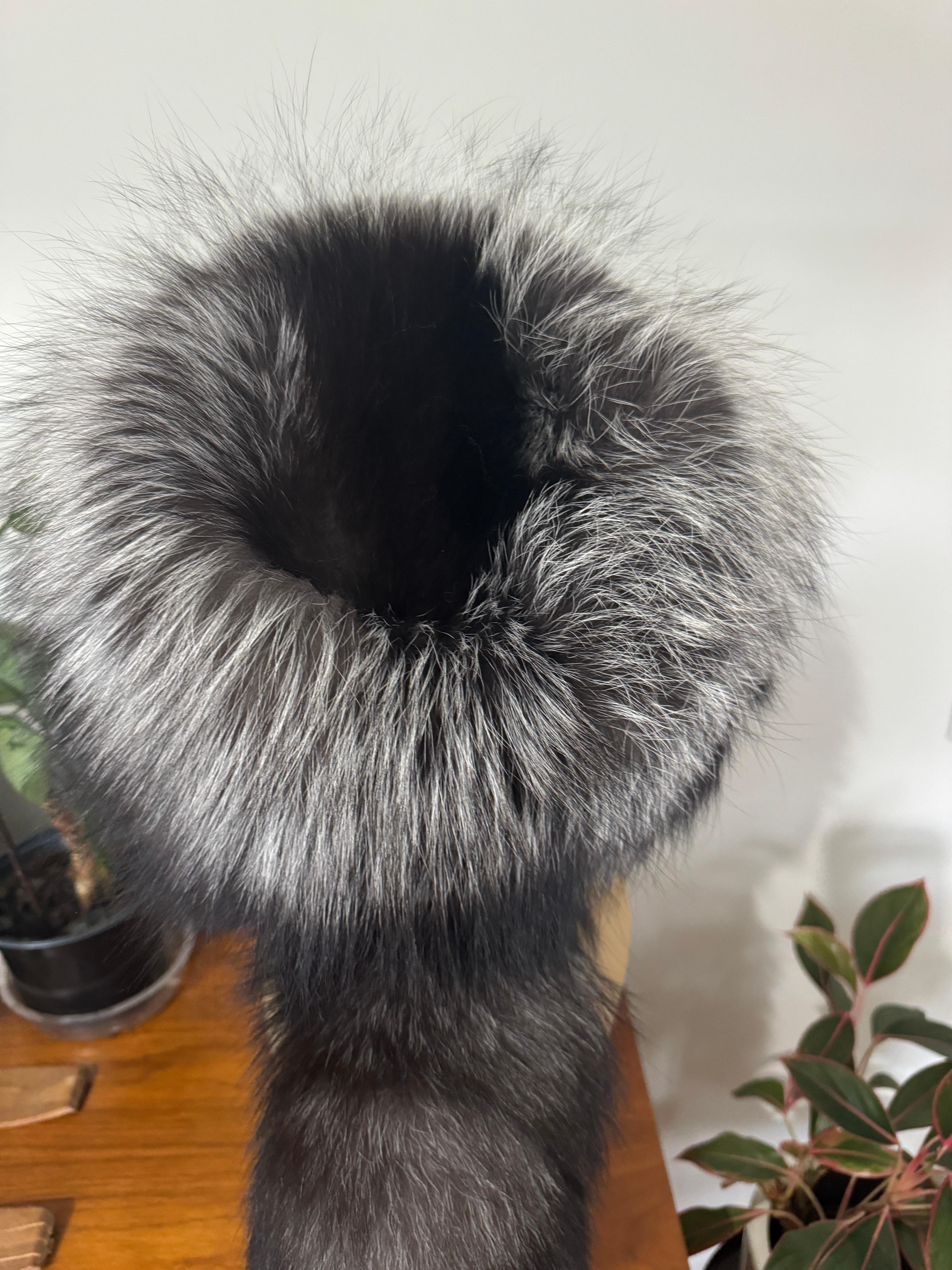 Cappello da trapper con coda di volpe con punta d'argento in vendita 6