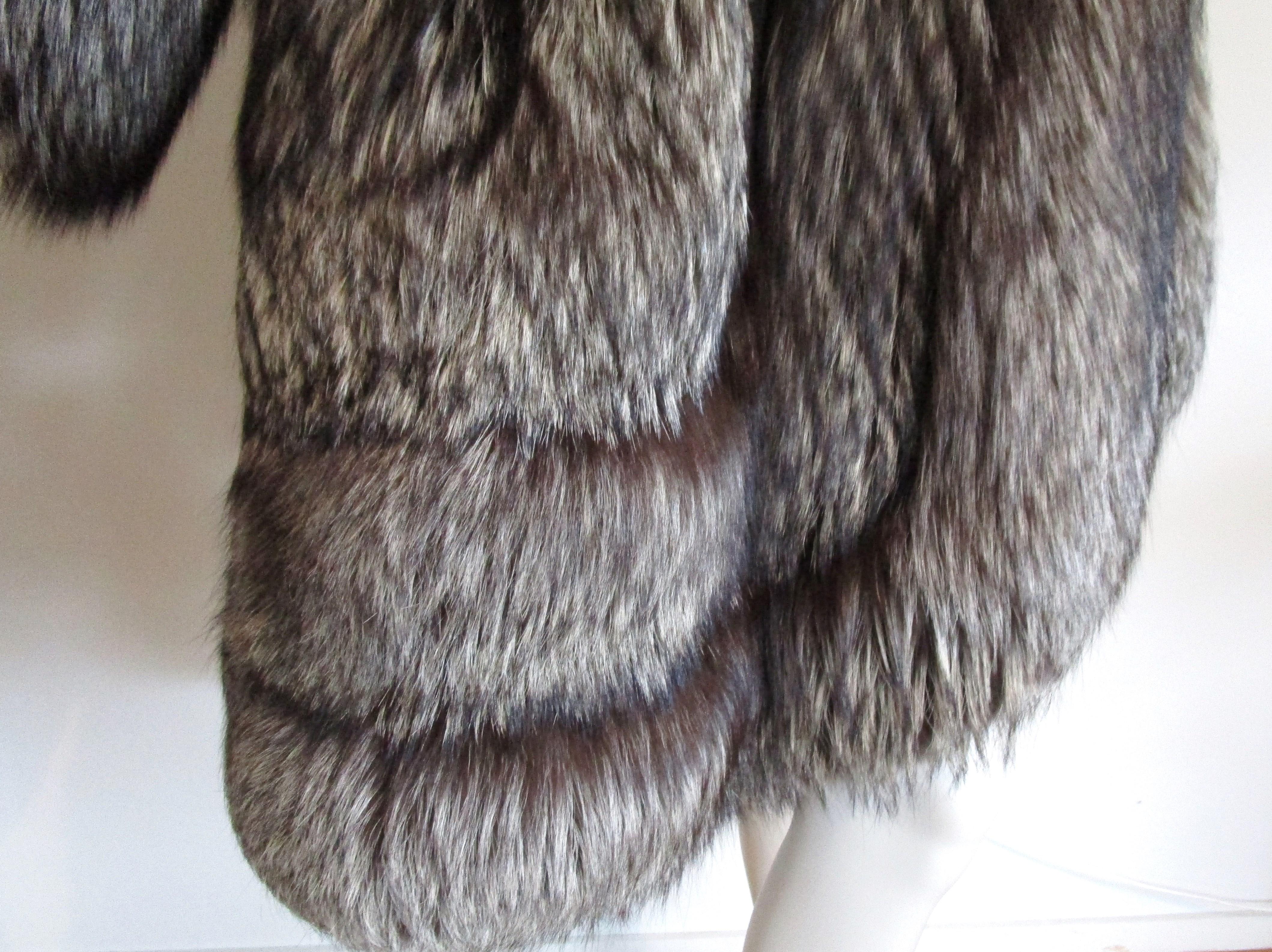  Fox Swing Coat Over sized Large Unisex - Silver Tipped 14-16 Scalloped Detail For Sale 2