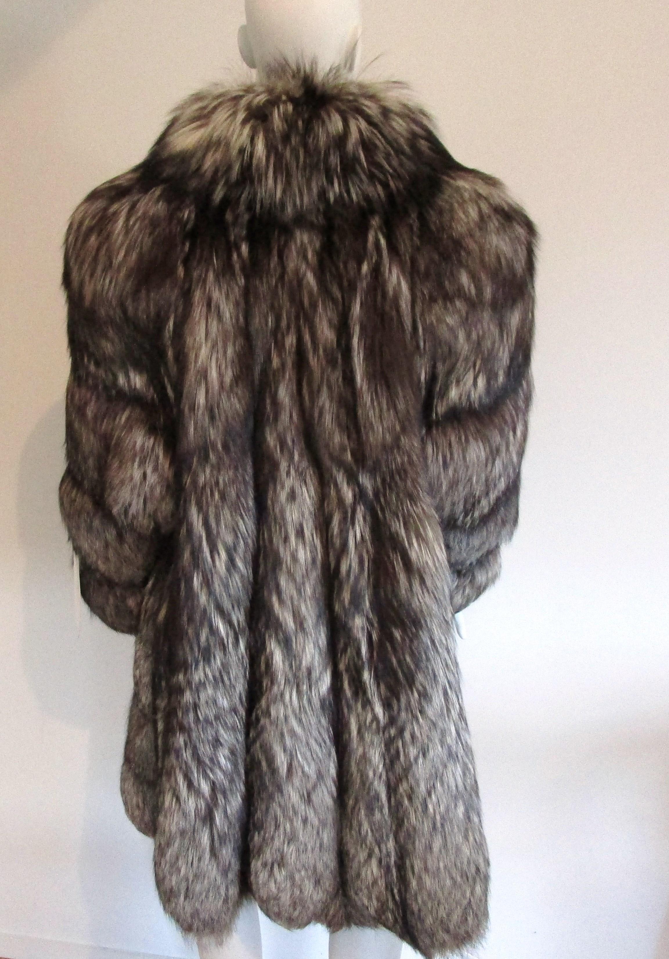  Fox Swing Coat Over sized Large Unisex - Silver Tipped 14-16 Scalloped Detail For Sale 3