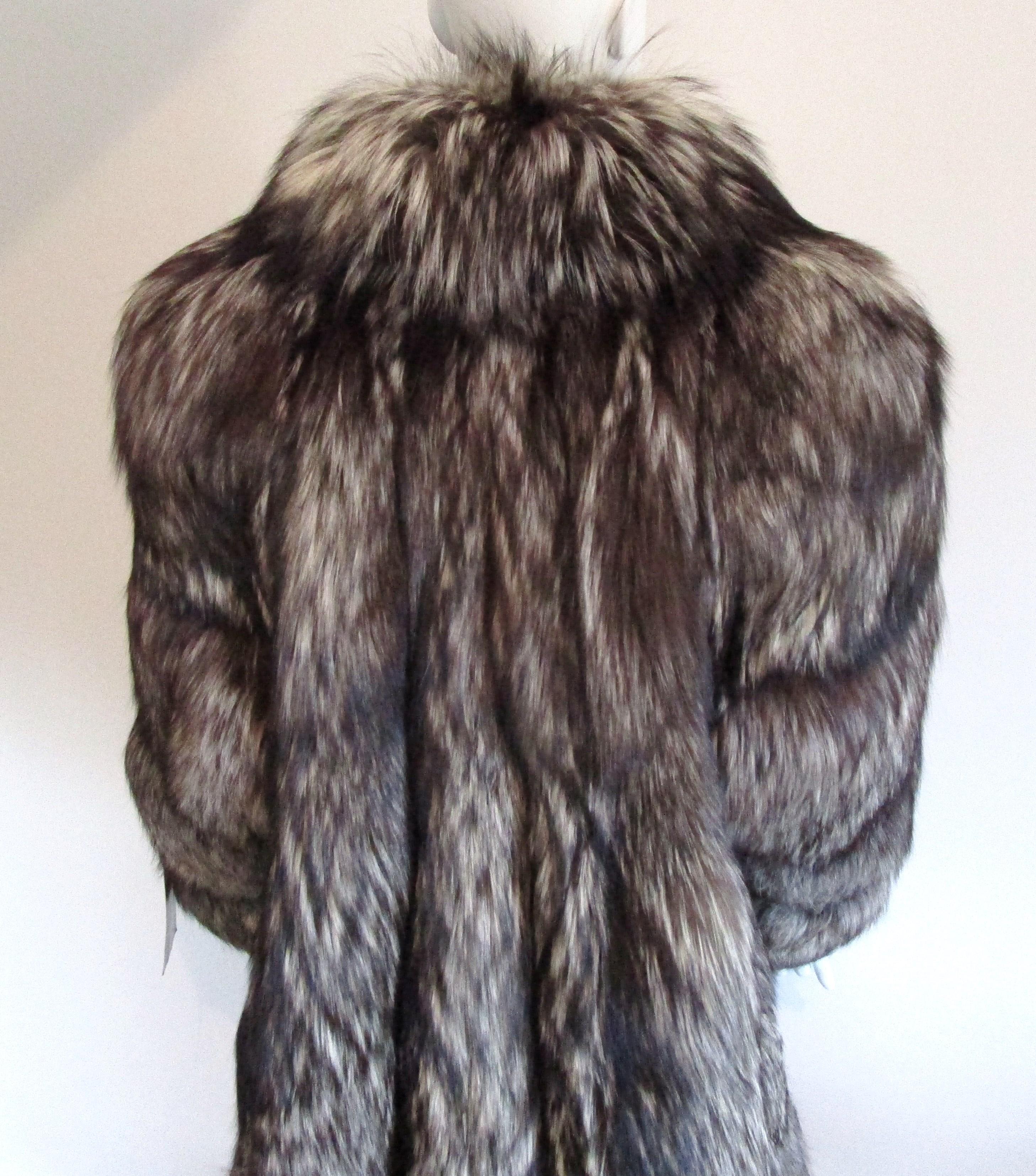  Fox Swing Coat Over sized Large Unisex - Silver Tipped 14-16 Scalloped Detail For Sale 4
