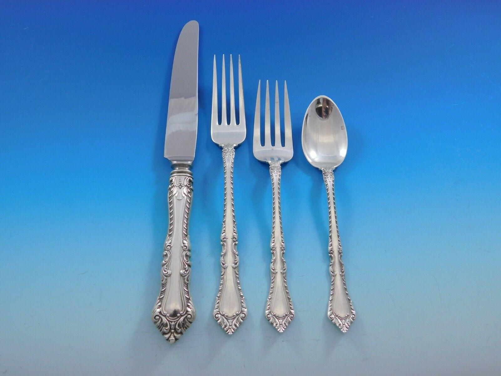 Monumentales Besteck aus Sterlingsilber von Foxhall by Watson aus dem Jahr 1942, 105 Teile. Dieses Set enthält:

12 Messer, 9