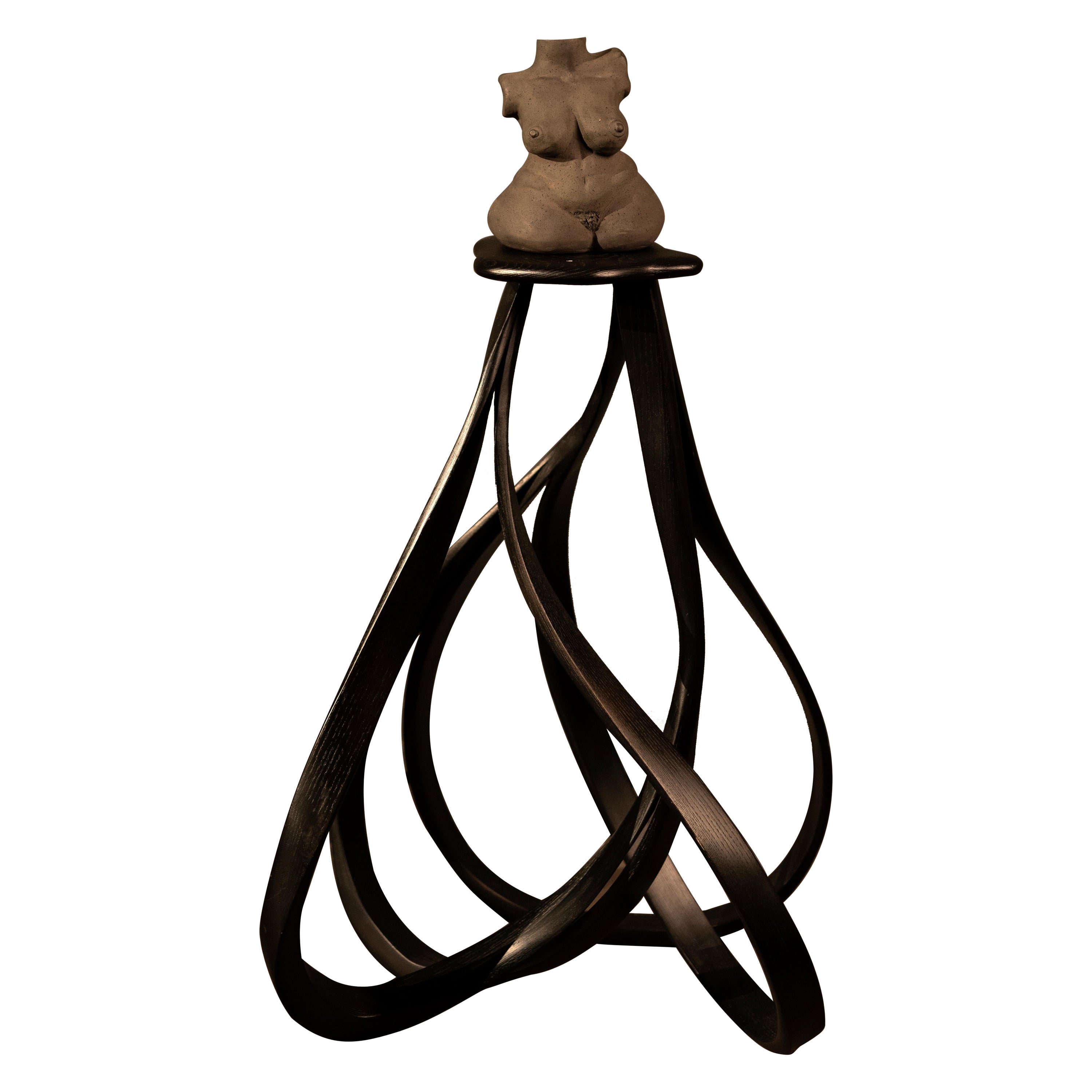Foyer-Tisch Nr. 3 – Vrksa Serie – Sockeltisch in Schwarz von Raka Studio im Angebot
