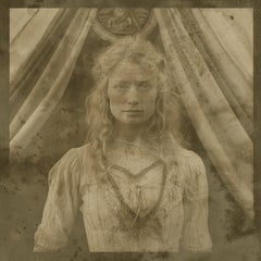 Femme Vikinge - jeune fille cabrée - reproduction exotique du daguerréotype encadrée