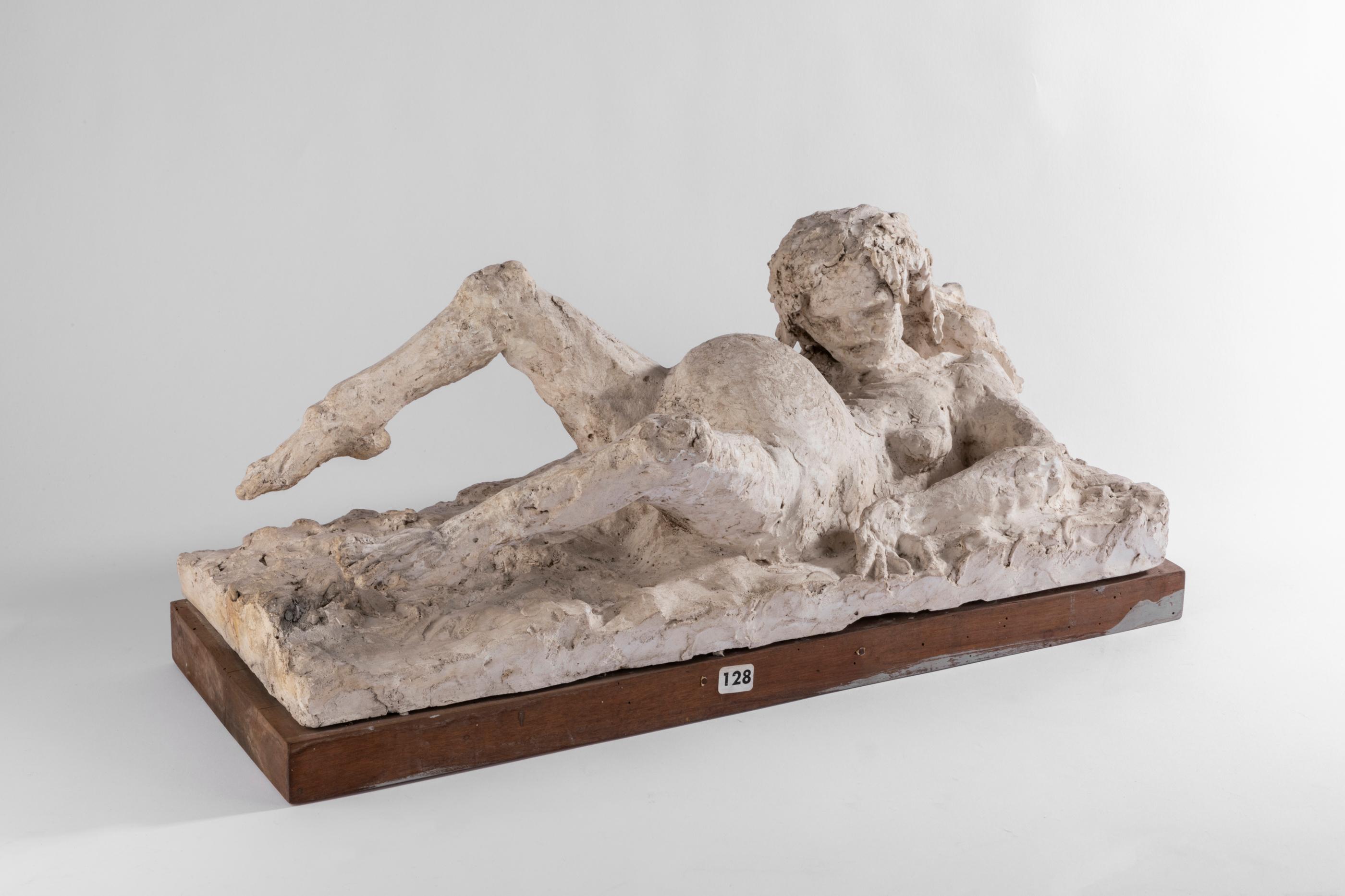 Ferdinand PARPAN (1902-2004, France) : « La charogne*»  (1949)

Original plaster on wood base - Unique piece

Studio plaster Inspired by Charles Baudelaire's poem ('Une Charogne')
Plaster alone dimensions: H 20 cm x W 55 cm x D 29 cm



Sculpture