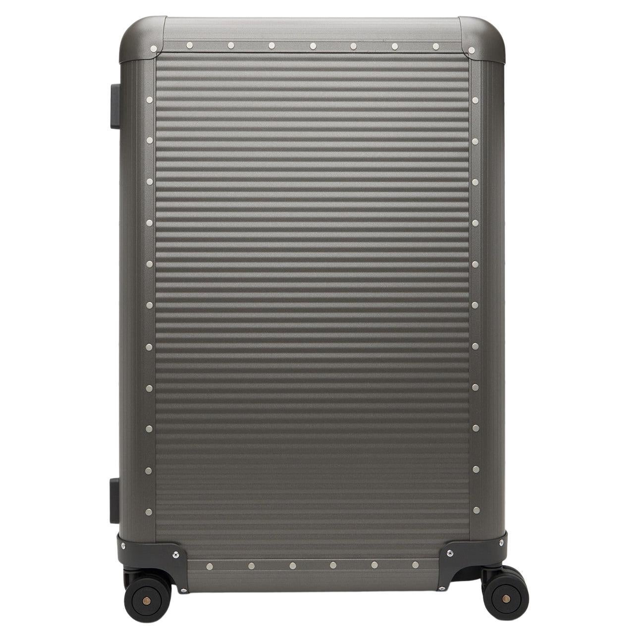 FPM MILANO
Gray Bank Spinner 76 Suitcase
Aluminum suitcase in gray.
· Adjustable telescoping handle at top
· Buffed leather carry handle at top and side
· Four dual wheels
· Hinged latch lock closures
· Integrated TSA key lock and combination