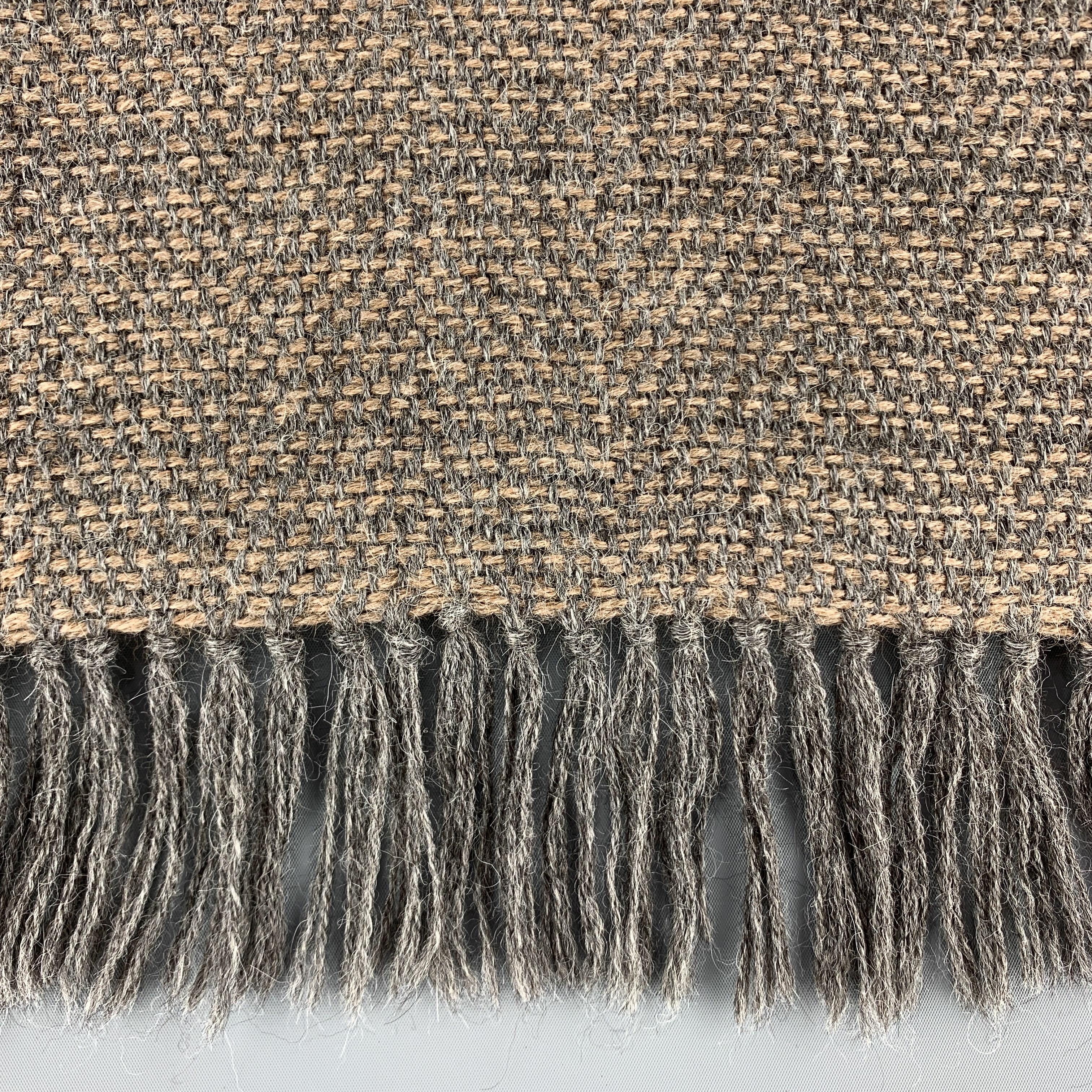 F.R. TRIPLER & CO. scarf comes in gray and taupe woven wool bend knit with three and a half inch fringe. 

Very Good Pre-Owned Condition.

 61 x 12 in.