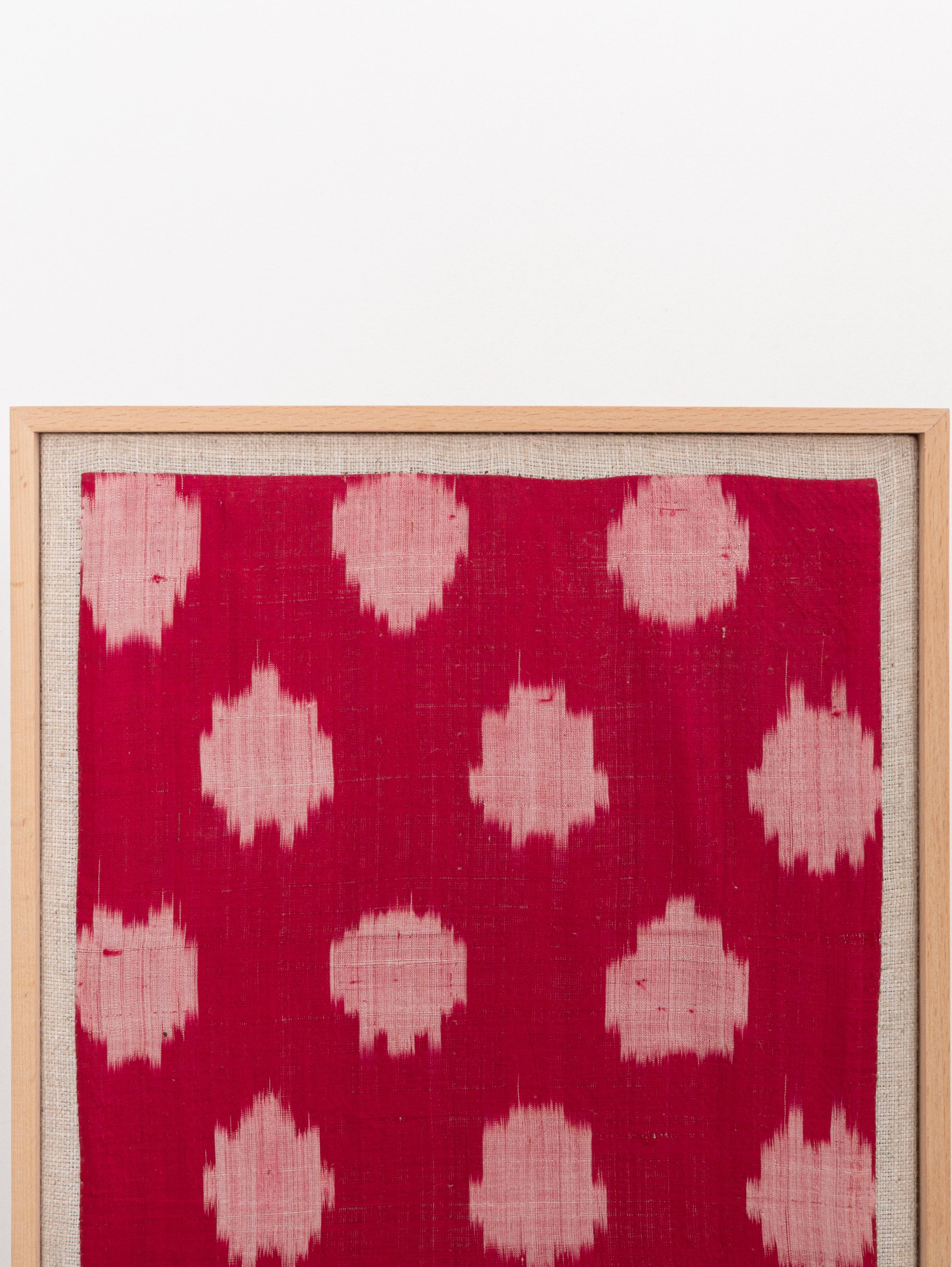 Gezähmtes antikes Seiden-Ikat-Fragment, Usbekistan, 1900er Jahre (Volkskunst) im Angebot