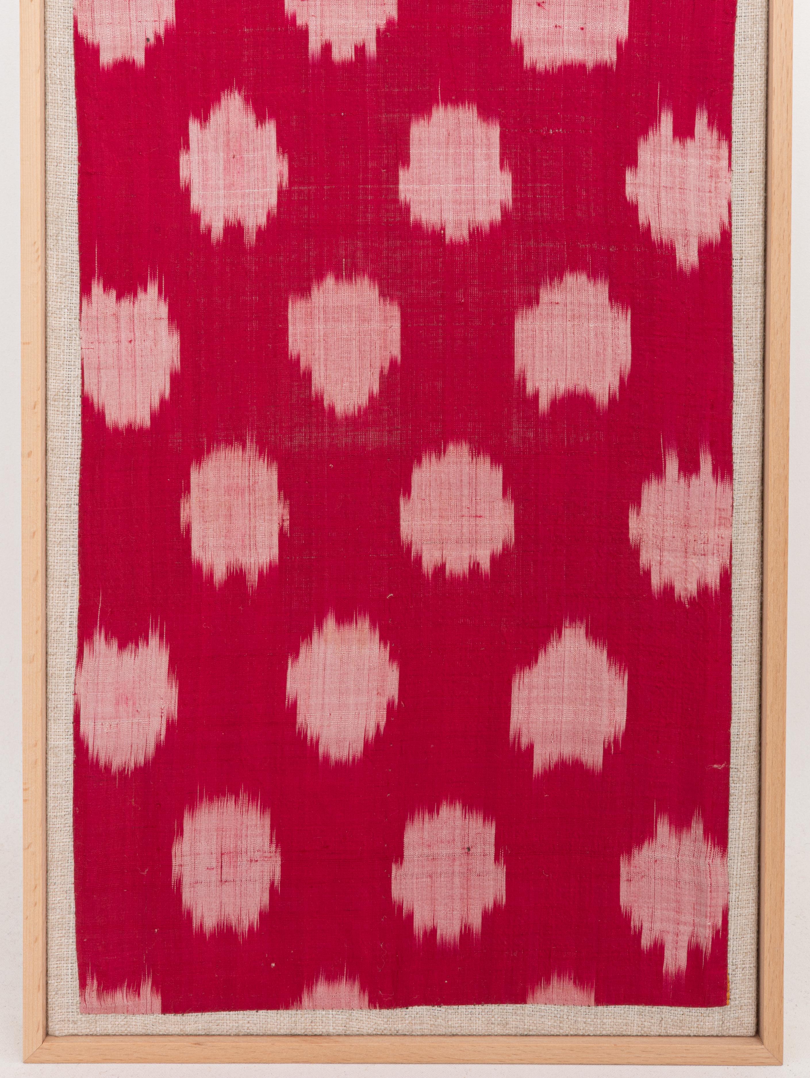 Gezähmtes antikes Seiden-Ikat-Fragment, Usbekistan, 1900er Jahre (Usbekisch) im Angebot