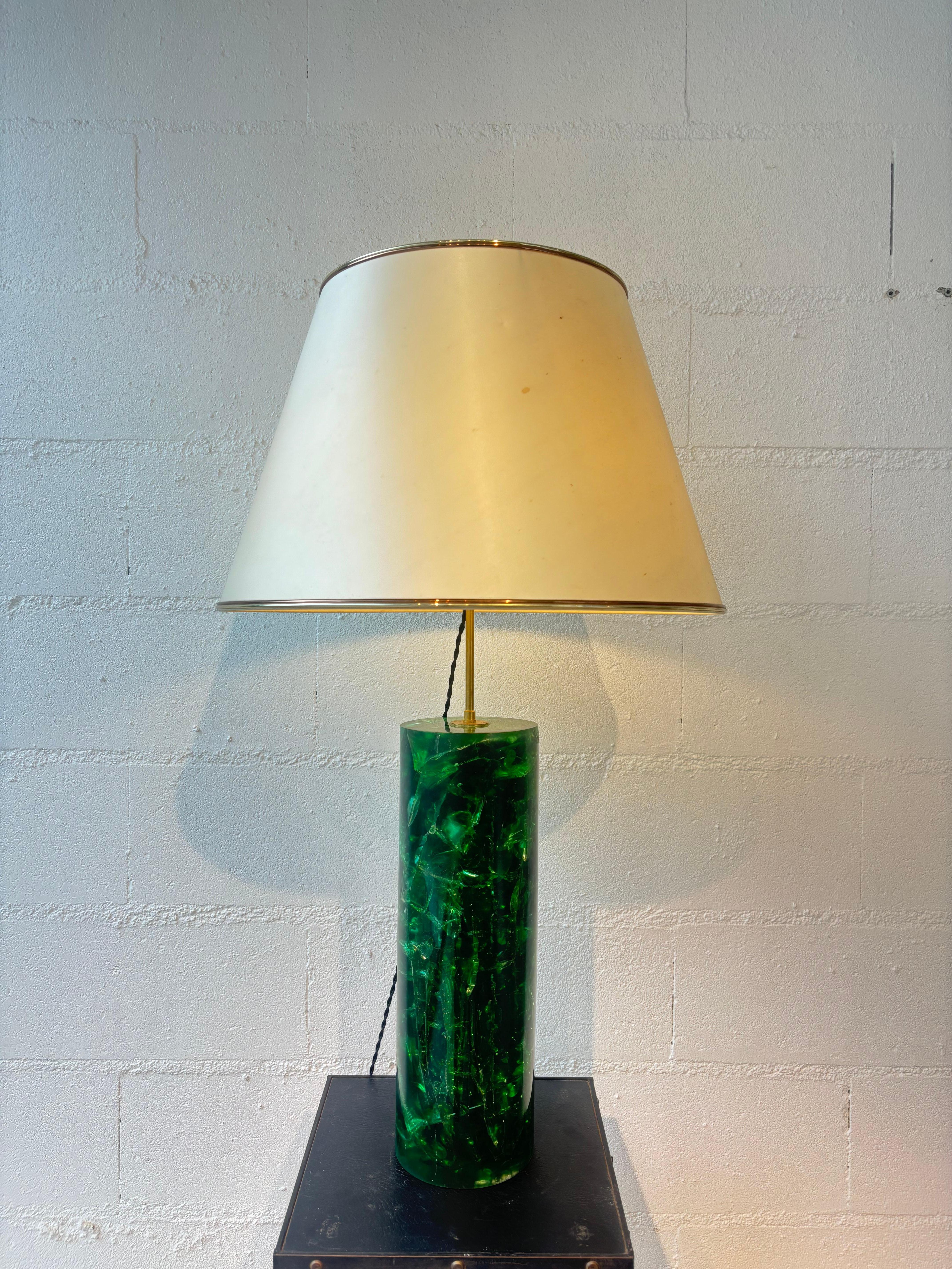Jolie lampe à poser en résine Fractale verte, jolie dimensions. 