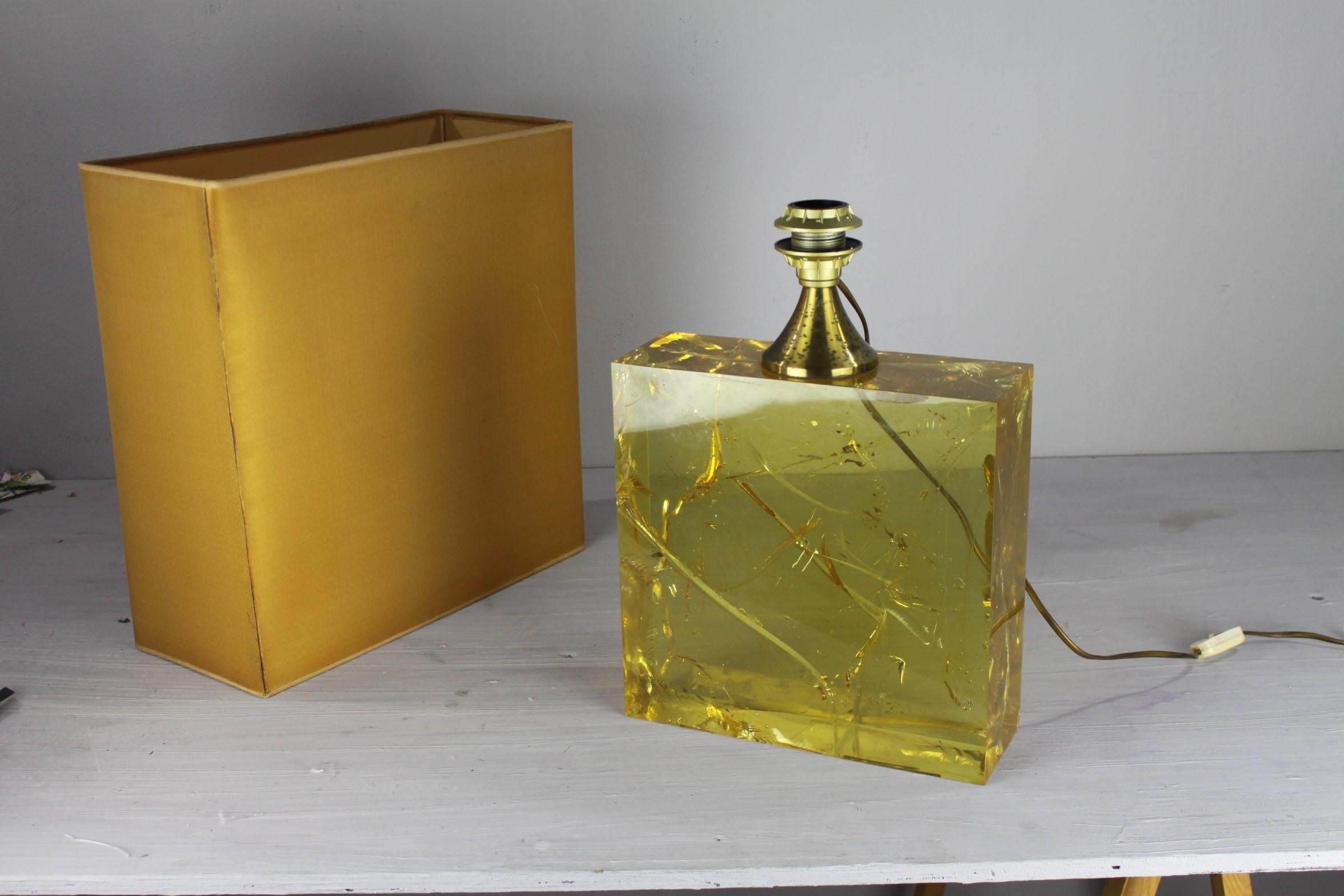 Brutalist Fracted Resin Table Lamp style to Pierre Giraudon For Sale