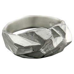 Bague « Facet » à facettes brisées en argent sterling 925, par Leonie Simpson
