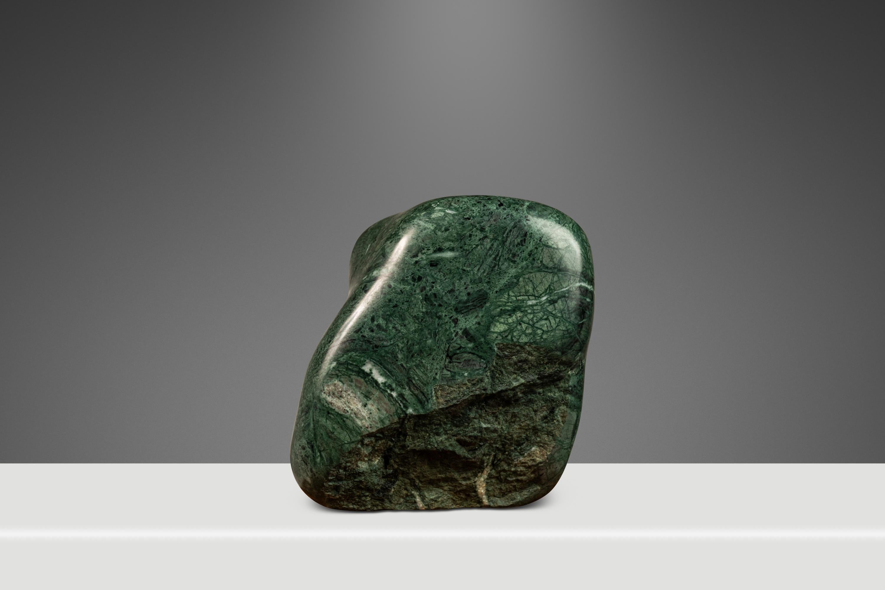 Un oggetto scultoreo unico nel suo genere intitolato 