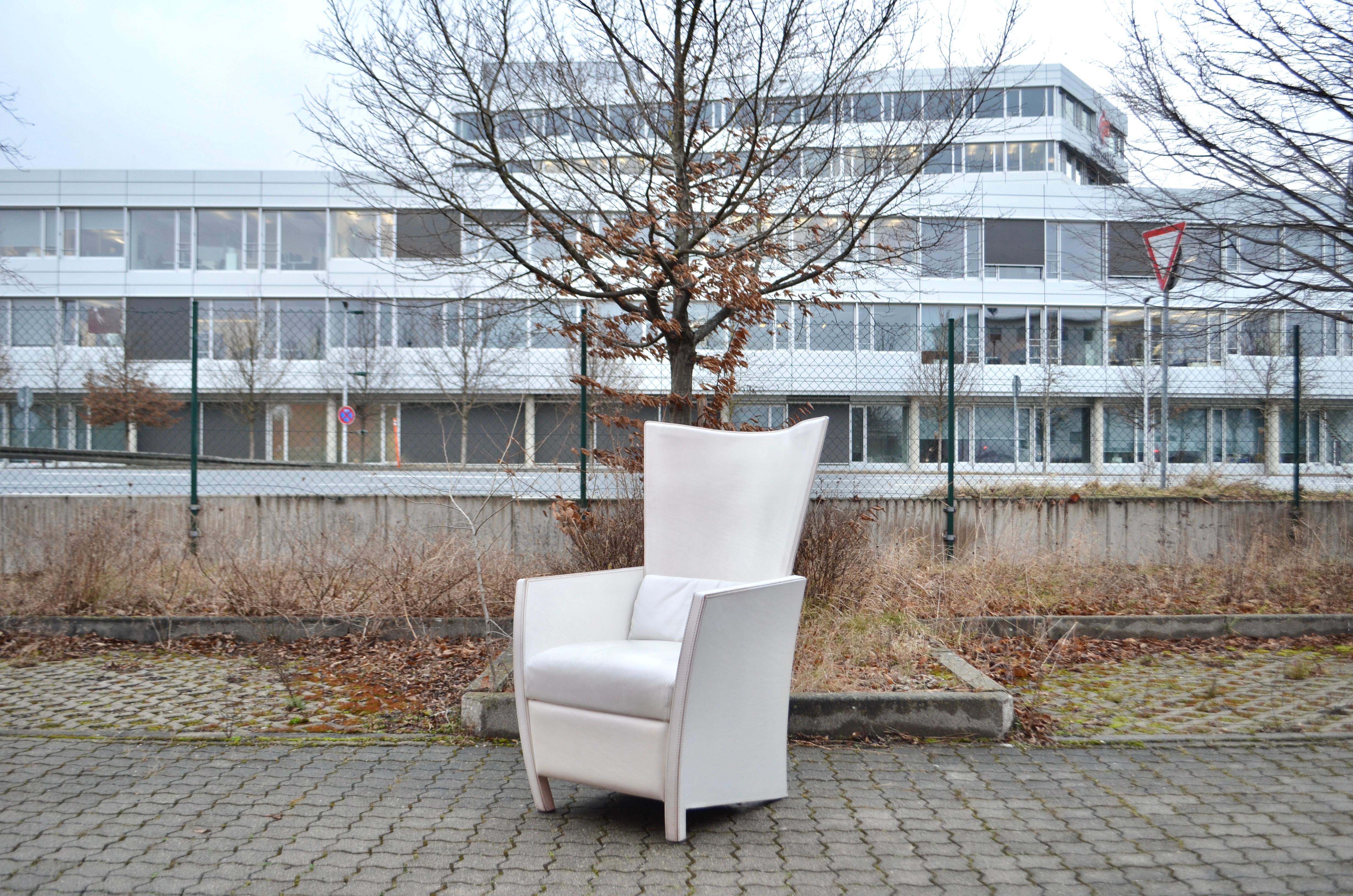 Frag Italy Modern Wingback Wing Chair White Saddle Leather In Good Condition For Sale In Munich, Bavaria