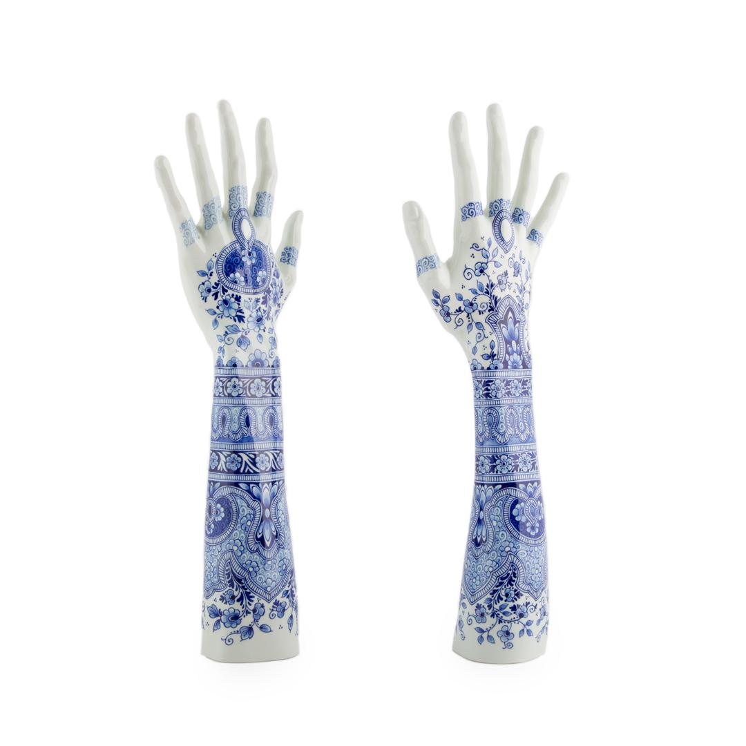 The Fragile Fingers on a Grand Piano are designed as the hands and arms of world-renown Dutch pianist Iris Hond. This series of porcelain arms are replicas of the pianist’s real arms, created through a process of 3D scanning, prototyping and