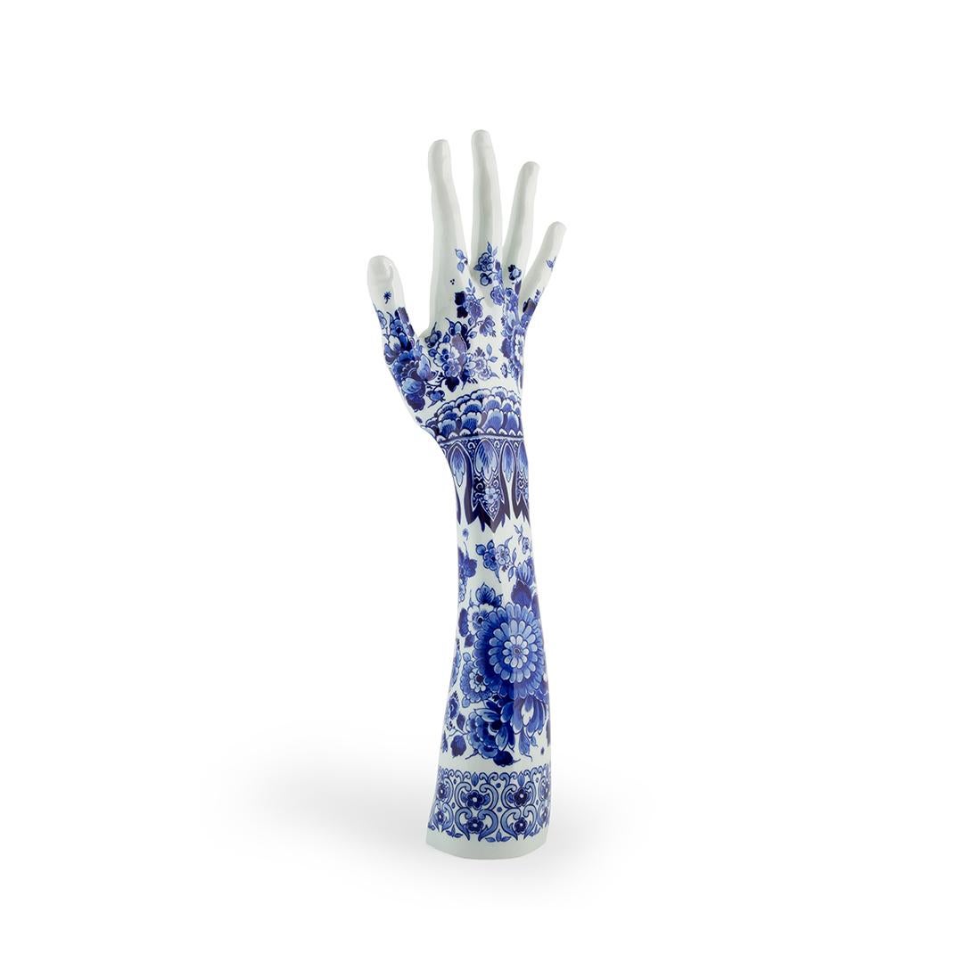 The Fragile fingers on a Grand Piano are designed as the hands and arms of world-renown Dutch pianist Iris Hond. This series of porcelain arms are replicas of the pianist’s real arms, created through a process of 3D scanning, prototyping and