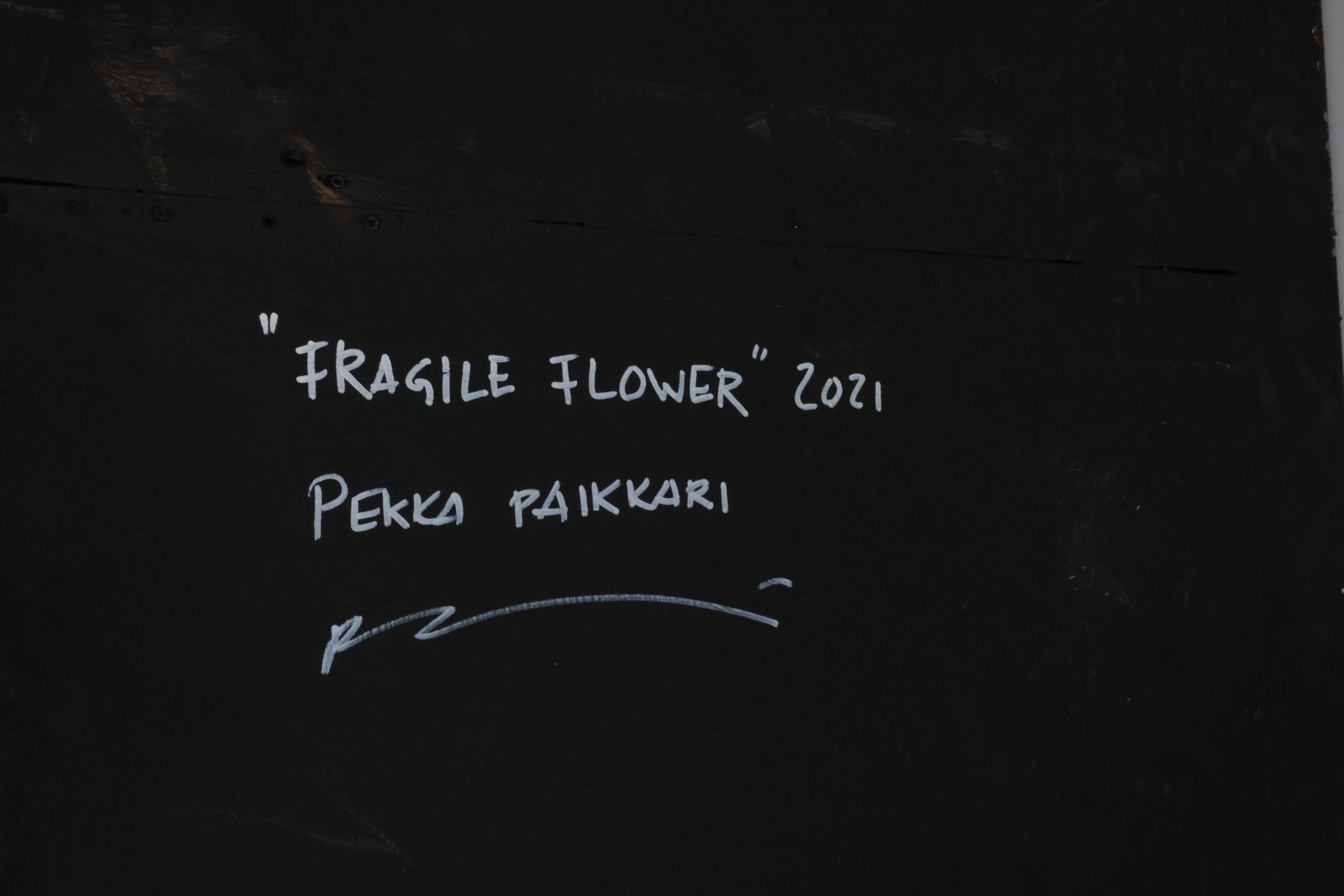 „Fragile Flower“ Eine einzigartige Wandskulptur aus Keramik, Pekka Paikkari,  2021 im Angebot 4