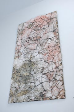 'Fragile Flower' Una scultura da parete in ceramica unica nel suo genere, Pekka Paikkari,  2021