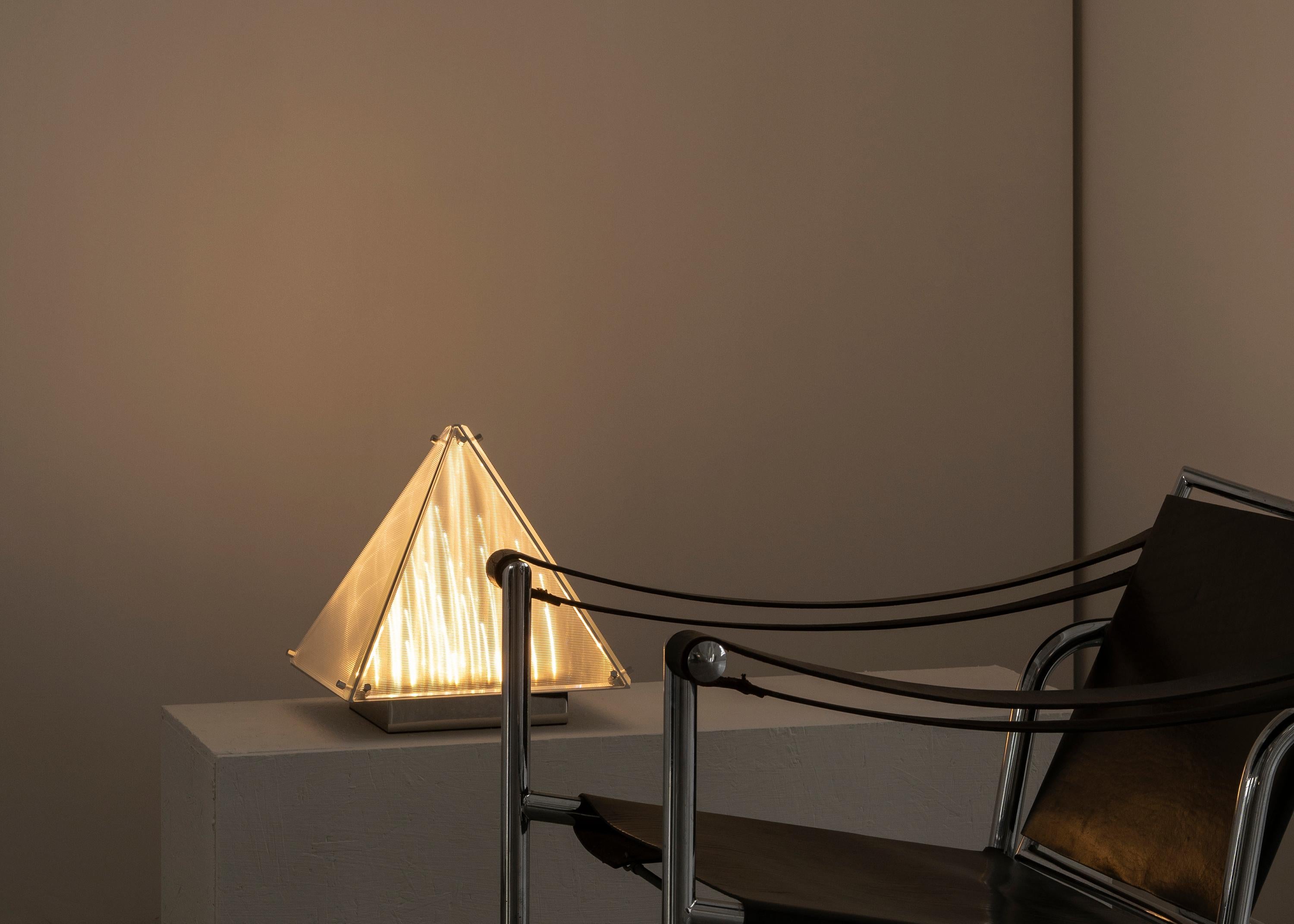 XXIe siècle et contemporain Lampe de table Fragment 04 de Sing Chan  en vente