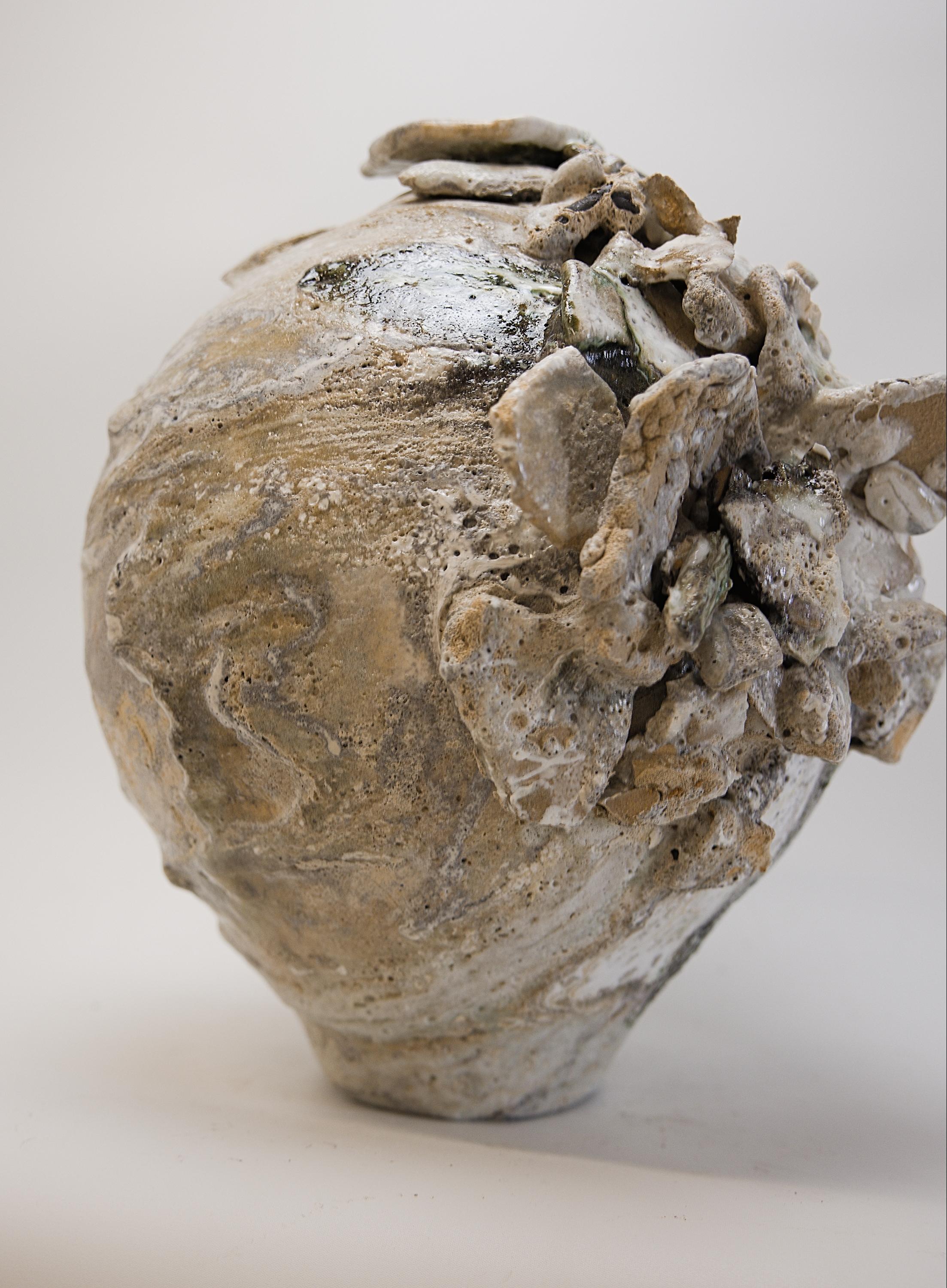Céramique Fragment Vase en forme de cosse de lune Fubuki III en vente