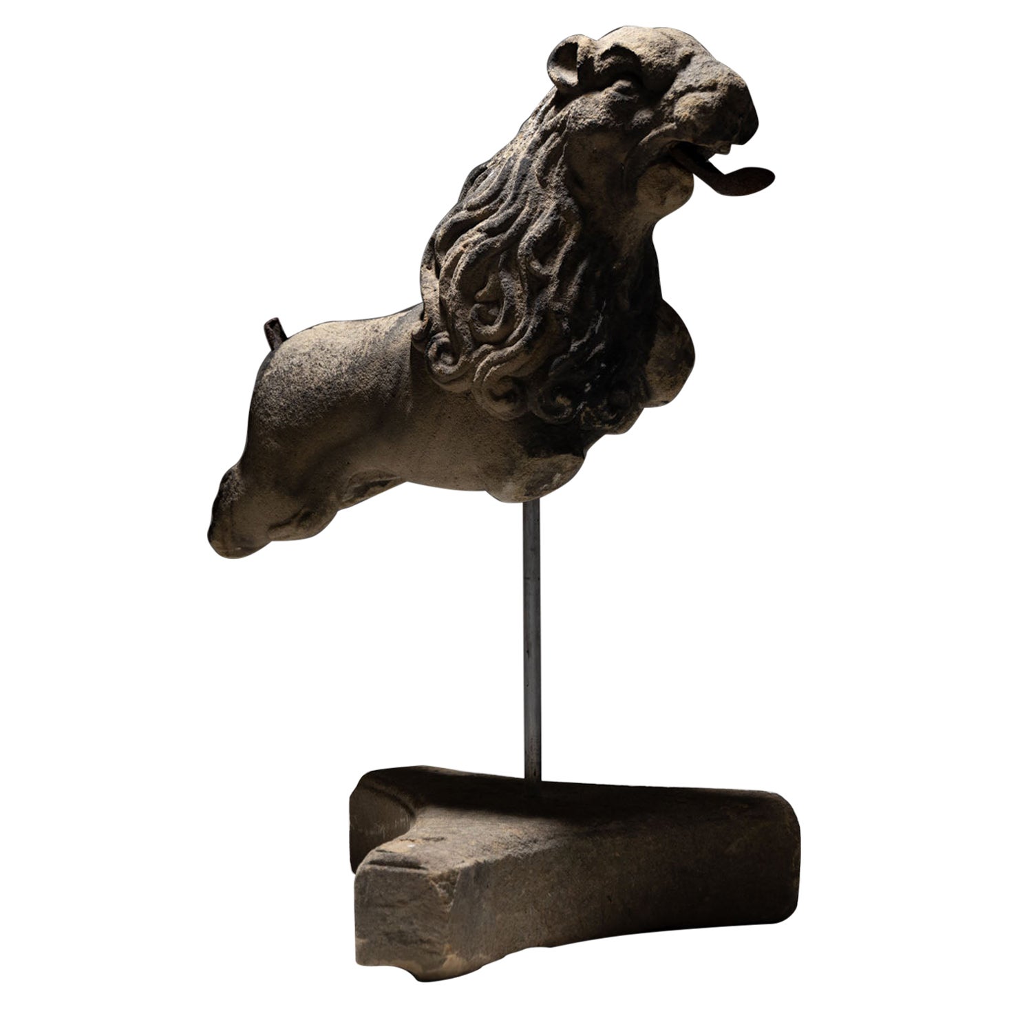 Frammento di un leone in pietra arenaria, XVII secolo in vendita