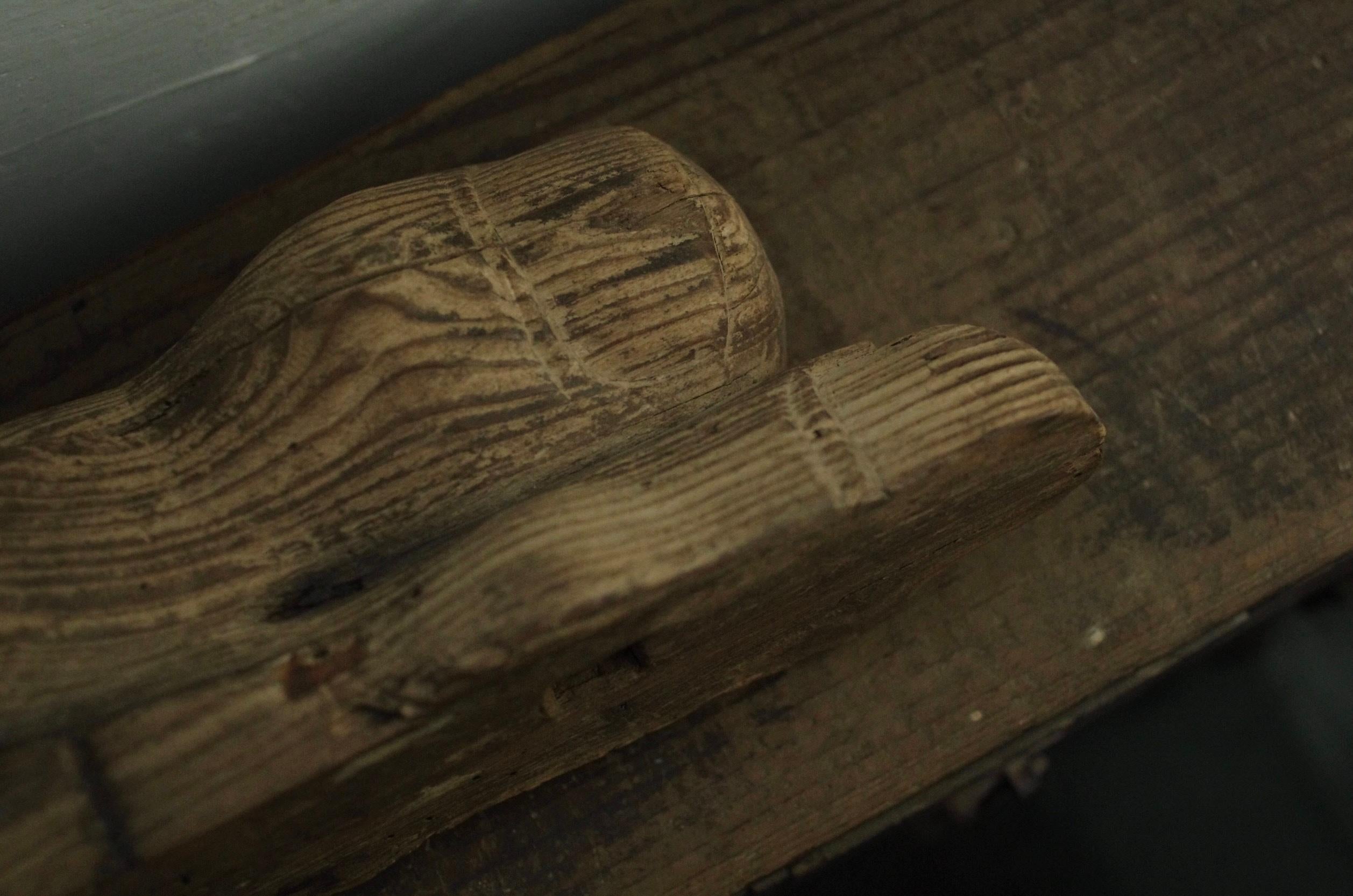 Fragment d'un pied de Bouddha en bois de la période Heian à Kamakura / Wabi-Sabi en vente 2